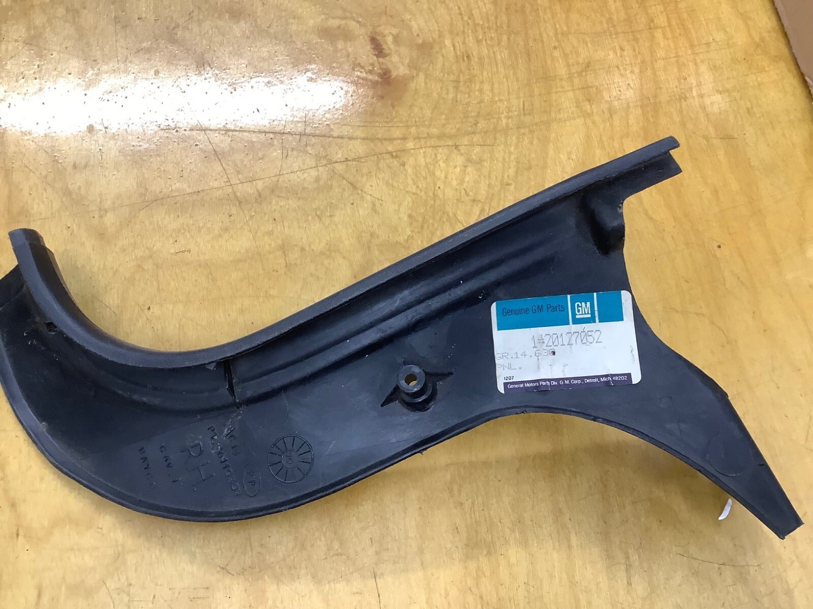 1980-81 CHEVROLET INTERIOR TRIM PANEL - RIGHT HAND SIDE-NOS ORIGINAL EQUIPMENT 1980-81 CHEVROLET INTERIOR TRIM PANEL - RIGHT HAND SIDE-NOS ORIGINAL EQUIPMENT