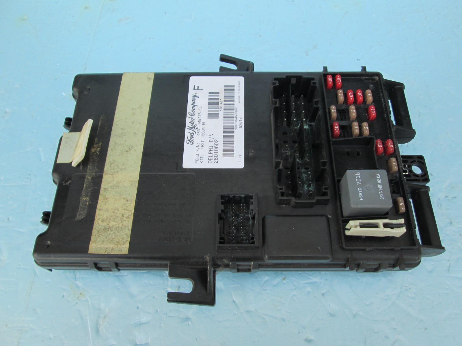 2005 2006 FORD MUSTANG INTERIOR BODY CONTROL MODULE BCM FUSE BOX 4R3T-14B476-FL 2005 2006 FORD MUSTANG INTERIOR BODY CONTROL MODULE BCM FUSE BOX 4R3T-14B476-FL