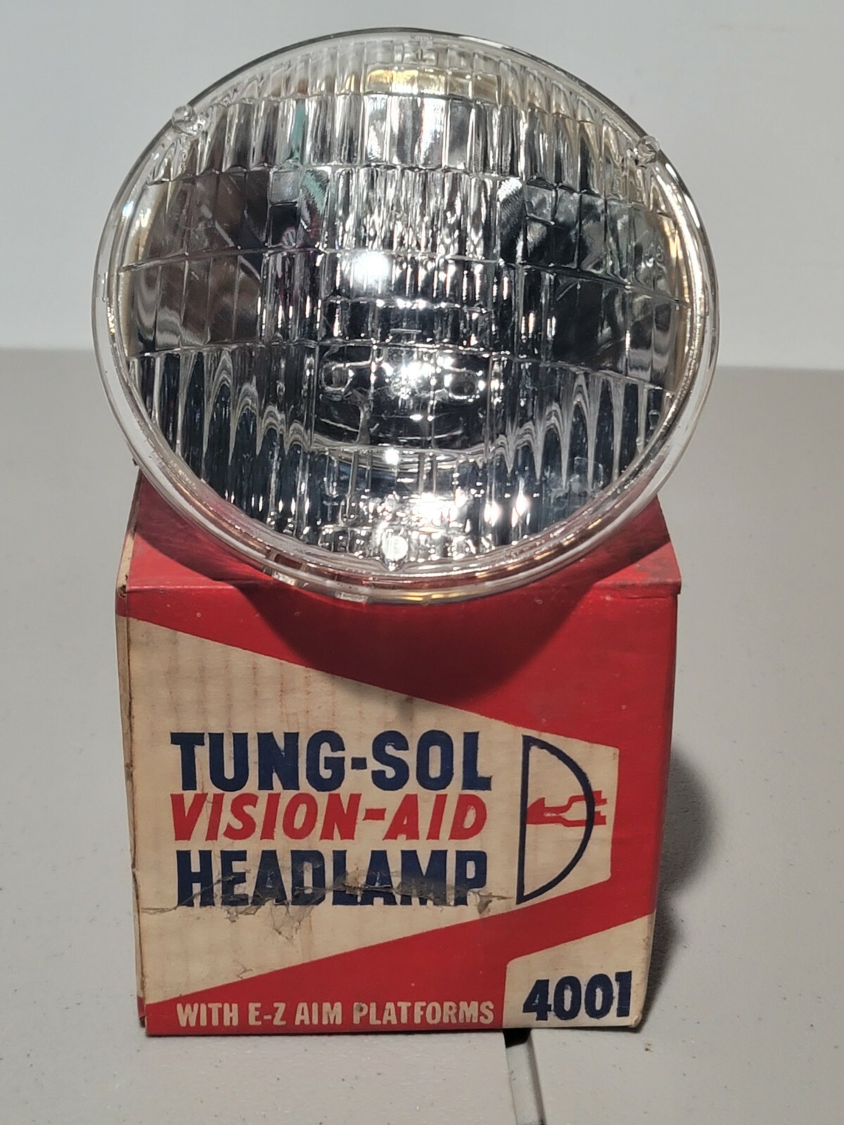 VINTAGE 1961 TUNG-SOL VISION-AID GLASS HEADLAMP NOS 12V 581A ESTATE FIND 4C-37 VINTAGE 1961 TUNG-SOL VISION-AID GLASS HEADLAMP NOS 12V 581A ESTATE FIND 4C-37