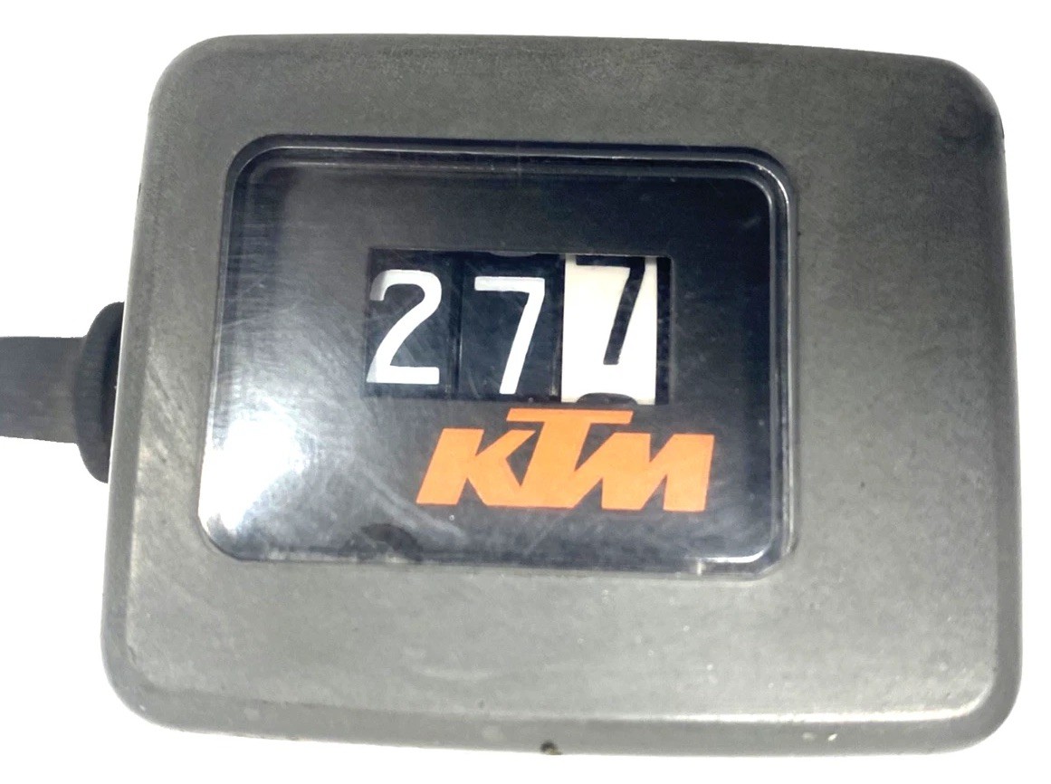 OEM 98 ktm 620 TXC MILAGE COUNTER GAUGE W/MOUNT AND BOLTS ORIGINAL TRIP MILE OEM 98 ktm 620 TXC MILAGE COUNTER GAUGE W/MOUNT AND BOLTS ORIGINAL TRIP MILE