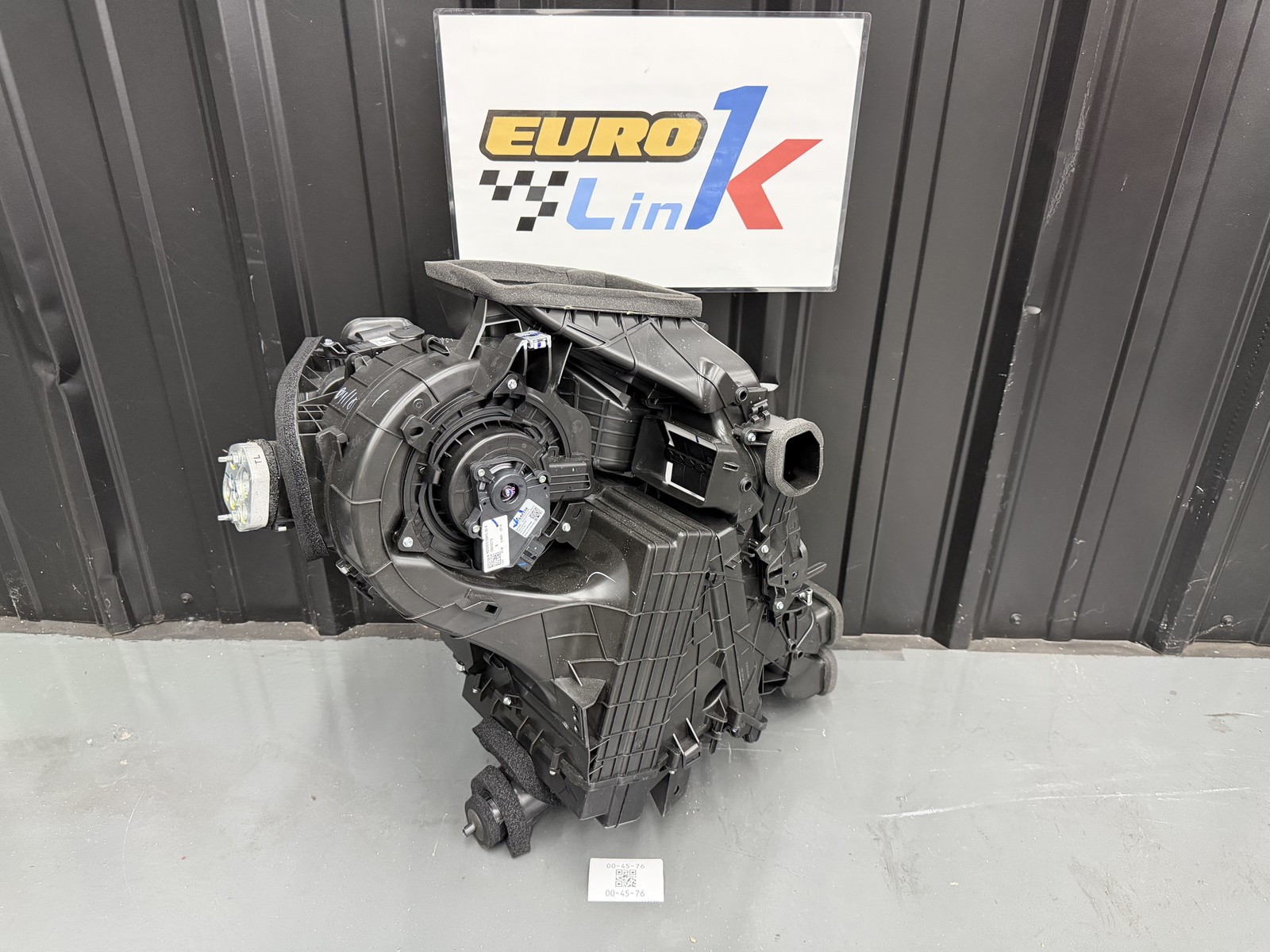 24-26 Tesla Model 3 Highland HVAC Heater Blower Evaporator Box Assembly OEM 24-26 Tesla Model 3 Highland HVAC Heater Blower Evaporator Box Assembly OEM