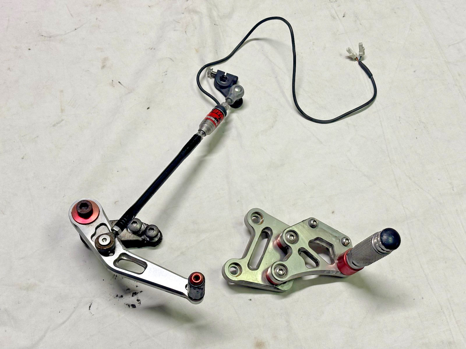 2017 17-25 24 Suzuki GSXR1000 GSXR 1000 DYNOJET Quick Shifter Left Rearset Set 2017 17-25 24 Suzuki GSXR1000 GSXR 1000 DYNOJET Quick Shifter Left Rearset Set
