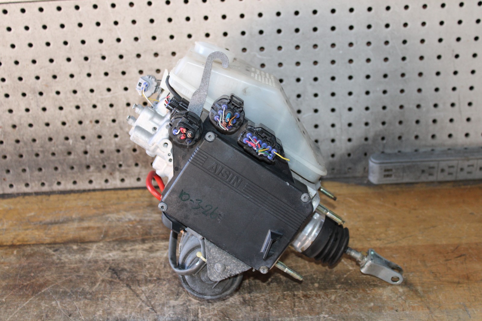1998-05 Lexus GS300 GS400 GS430 ABS Anti Lock Brake Booster Pump Master Cylinder 1998-05 Lexus GS300 GS400 GS430 ABS Anti Lock Brake Booster Pump Master Cylinder