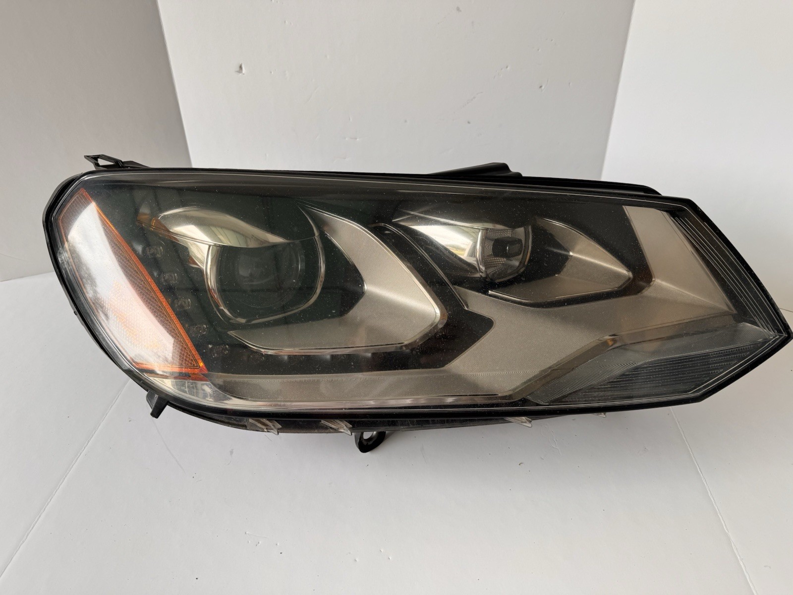2011-2014 Volkswagen Touareg OEM Passenger Right Side LED AFS HID Headlight OEM