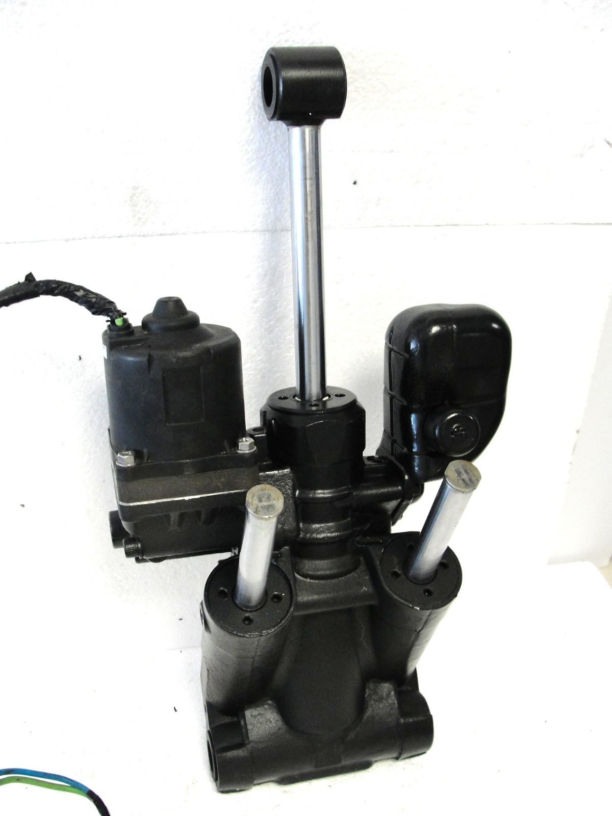 Evinrude E-tec or Ficht 115 150 175 200 225 hp Outboard Etec Trim Unit 5005114 Evinrude E-tec or Ficht 115 150 175 200 225 hp Outboard Etec Trim Unit 5005114