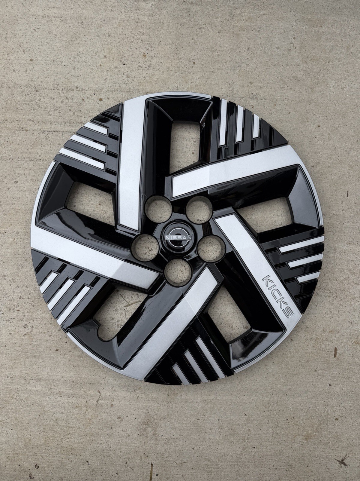 Nissan Kicks SV 2025-2027 17” OEM Genuine Hubcap Wheel Cover 40315-7LA0B