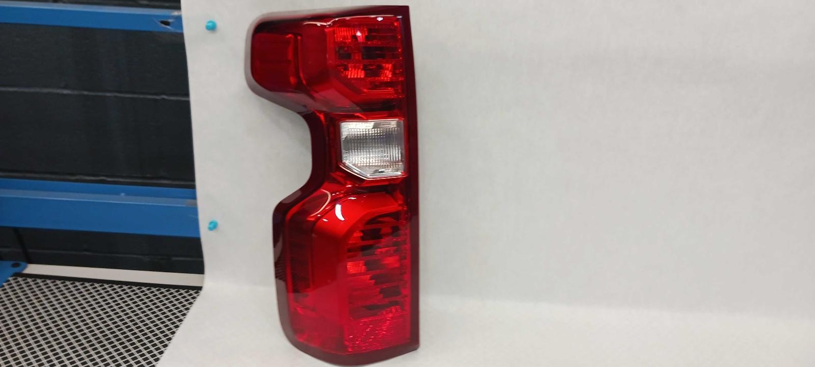 '20-'25 CHEVROLET SILVERADO 2500 Left driver Taillight incandescent OEM