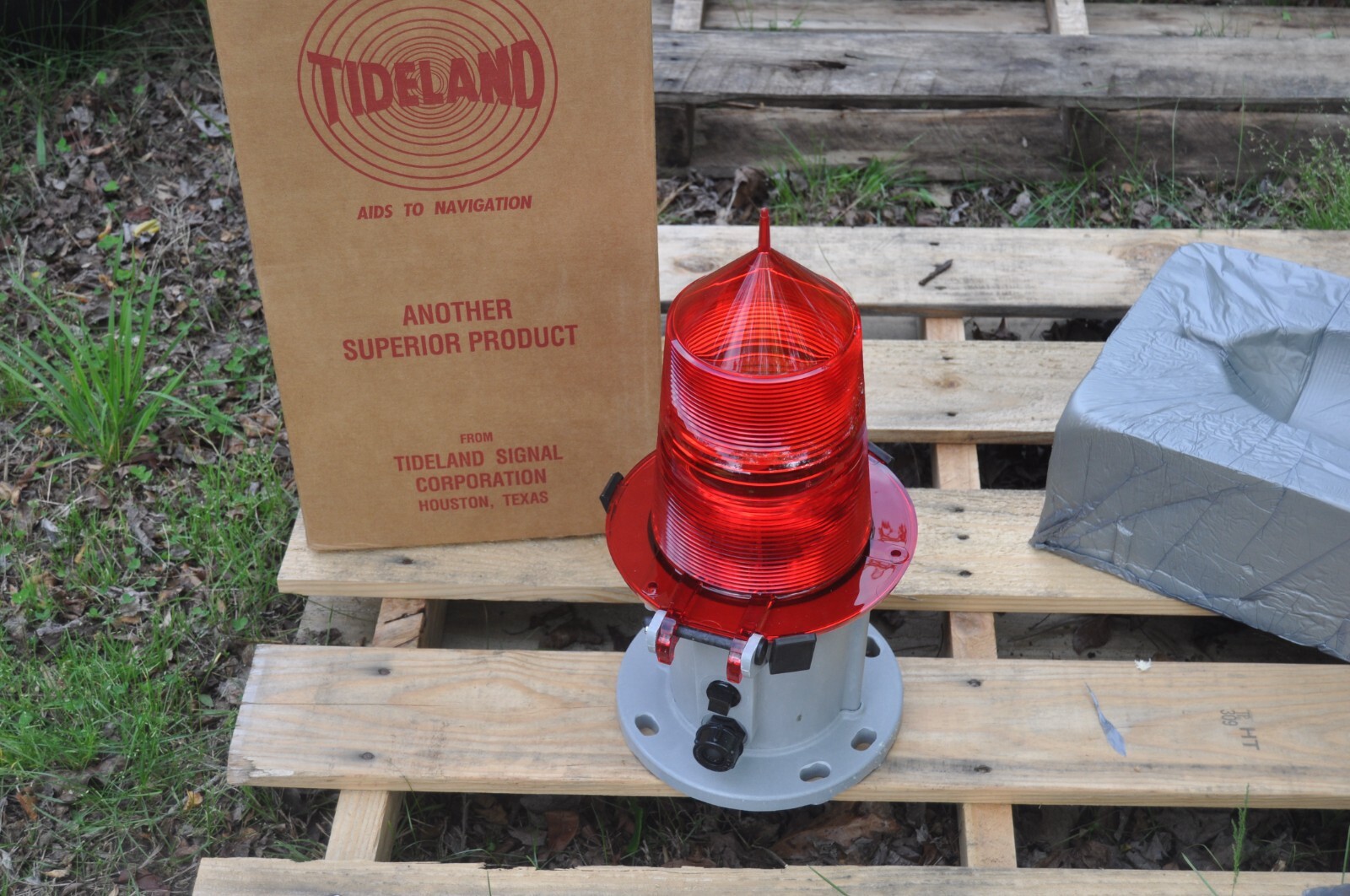 TIDELAND MAXLUMINA ML-155 NAVIGATIONAL BUOY LANTERN BEACON RED LENS NEW TIDELAND MAXLUMINA ML-155 NAVIGATIONAL BUOY LANTERN BEACON RED LENS NEW