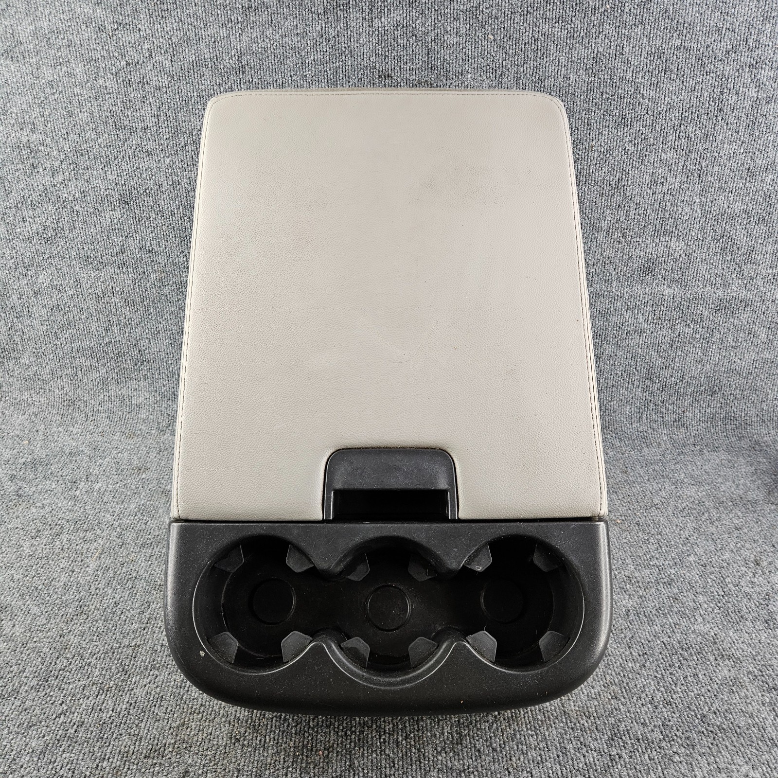 07-13 Silverado Center Console Jump Seat Lid Storage Cup Holder Black NO LATCH 07-13 Silverado Center Console Jump Seat Lid Storage Cup Holder Black NO LATCH