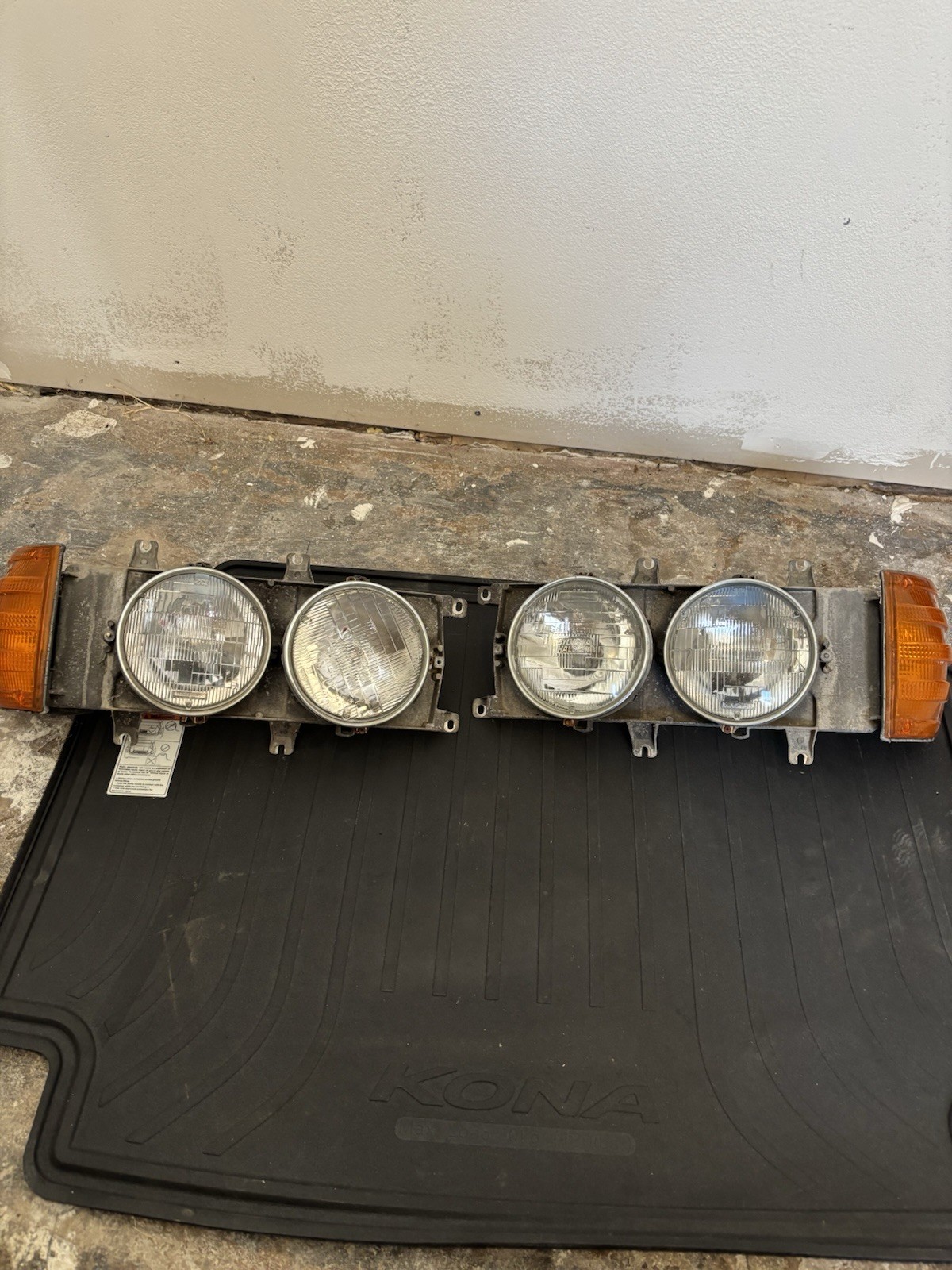 1972-1980 Mercedes W116 Headlights Pair With Side markers, WOW 1972-1980 Mercedes W116 Headlights Pair With Side markers, WOW
