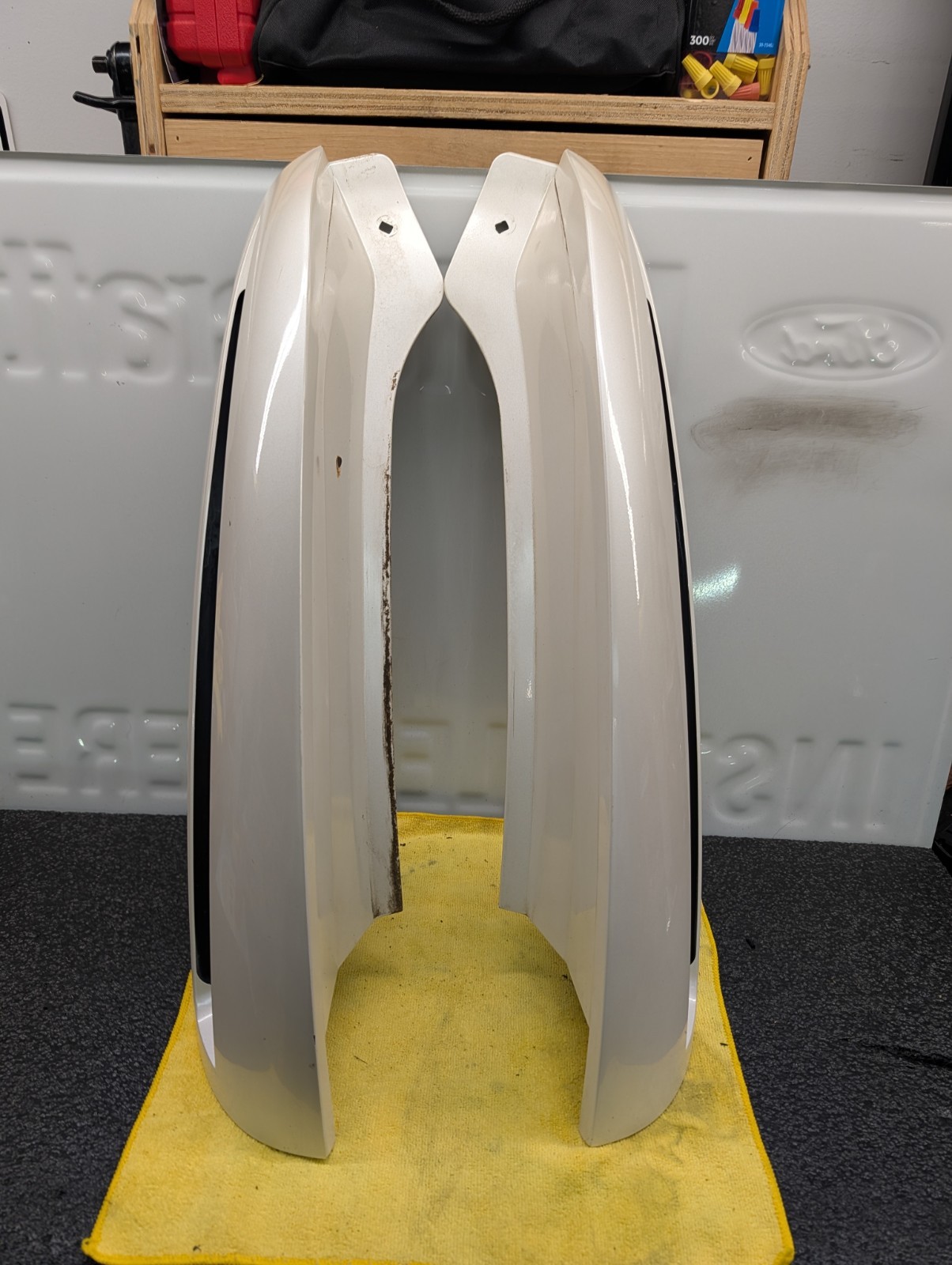 02-06 Escalade D Pillar Trim Quarter Moulding Pearl White Left & Right Pair Set 02-06 Escalade D Pillar Trim Quarter Moulding Pearl White Left & Right Pair Set