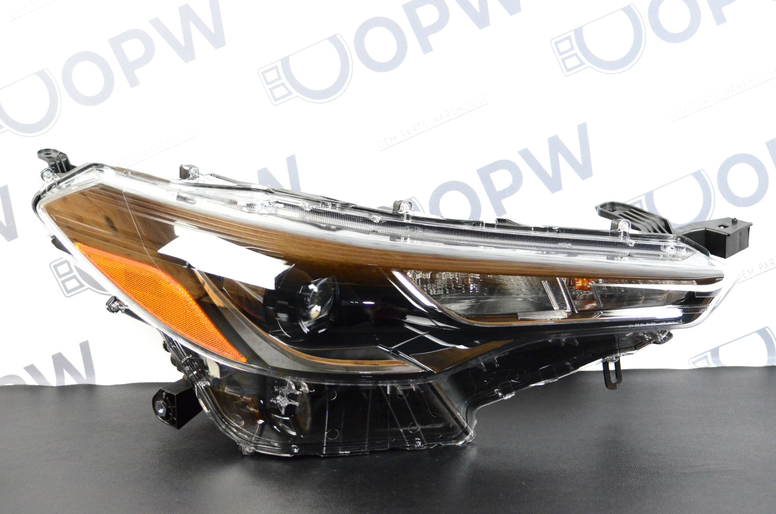 Perfect 2022-2026 Toyota Corolla Cross Chrome LED Headlight w/o DRL Right OEM Perfect 2022-2026 Toyota Corolla Cross Chrome LED Headlight w/o DRL Right OEM