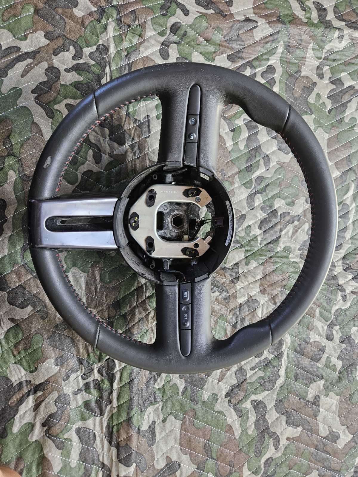 OEM 2007-2009 SHELBY MUSTANG GT500 STEERING WHEEL LEATHER RED STITCH 07 09 NOTE OEM 2007-2009 SHELBY MUSTANG GT500 STEERING WHEEL LEATHER RED STITCH 07 09 NOTE