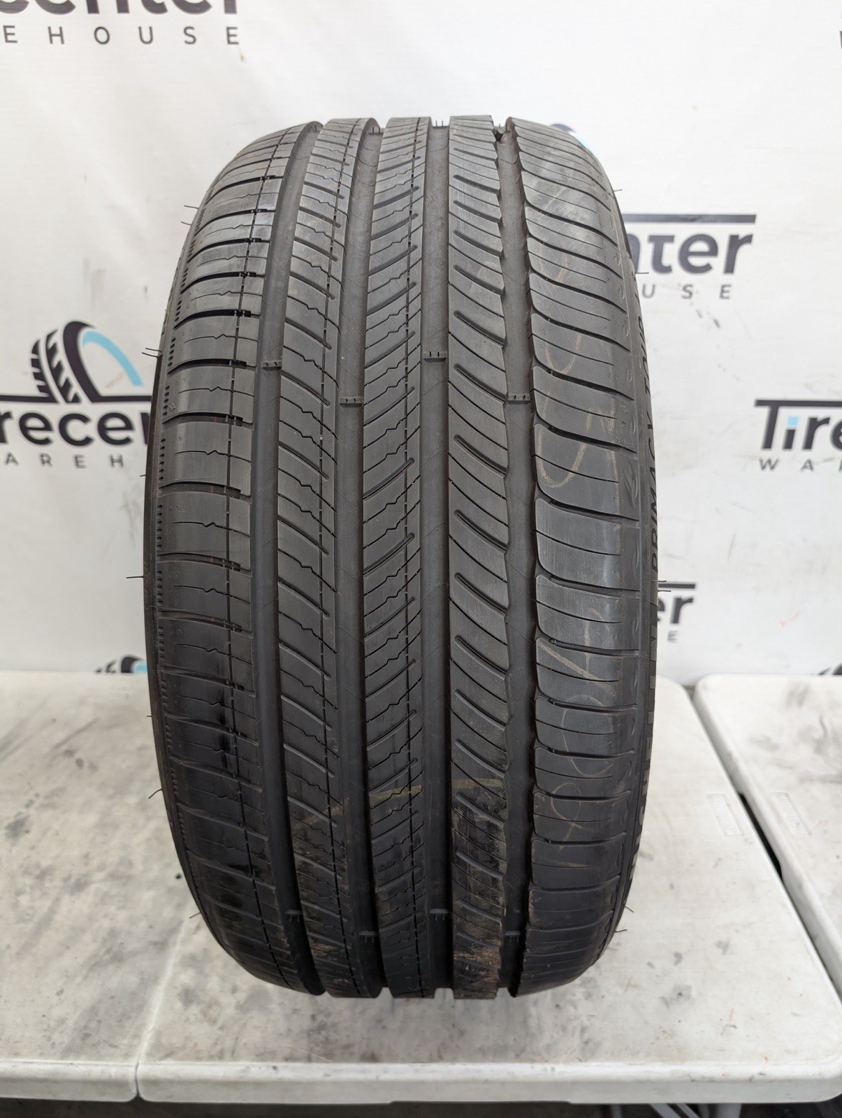LIKE NEW 255/40R21 Michelin Primacy Tour A/S GEO 102W Used Tire (9/32nd) LIKE NEW 255/40R21 Michelin Primacy Tour A/S GEO 102W Used Tire (9/32nd)