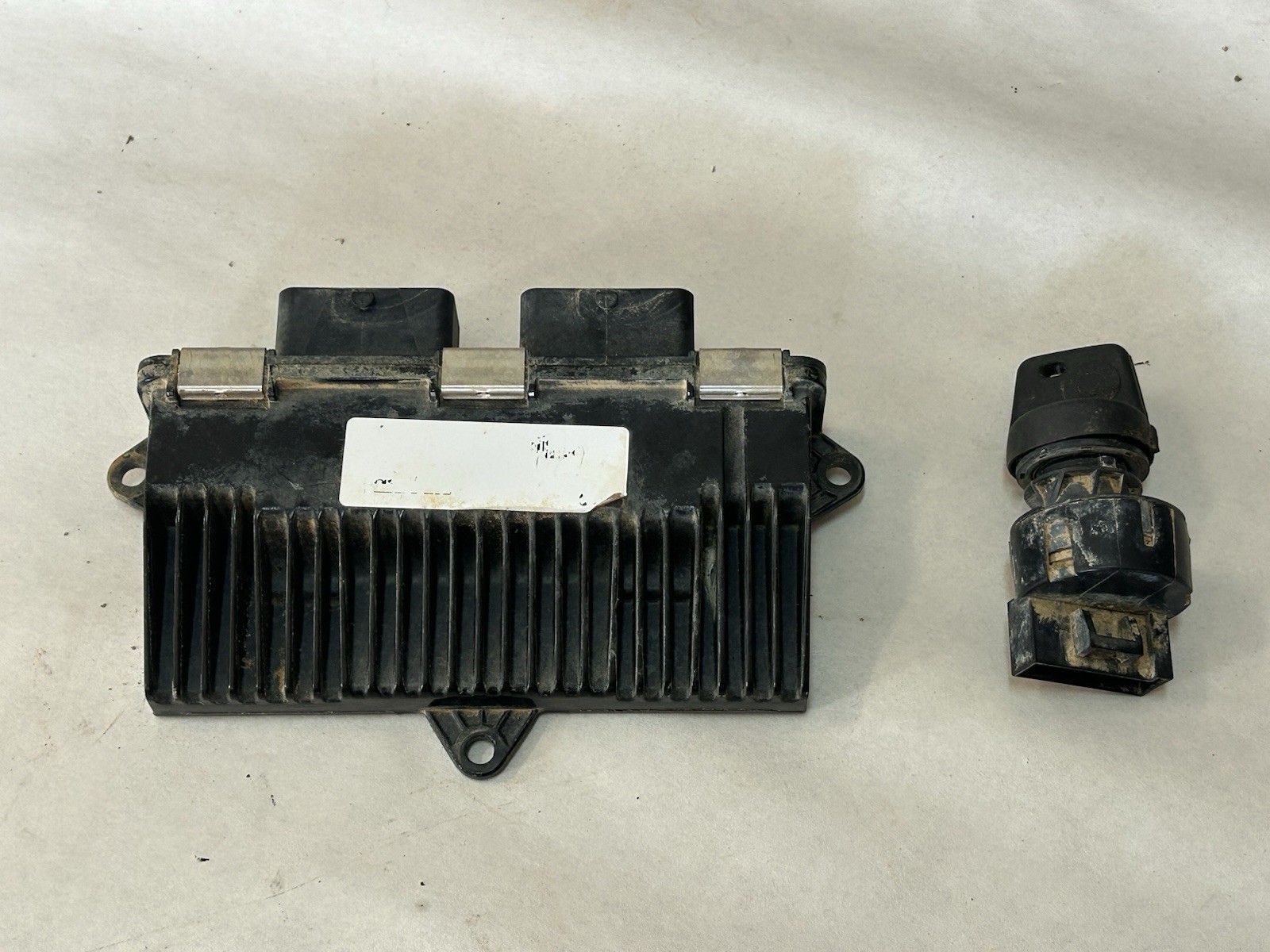 2013-2015 Can Am Maverick 1000 OEM ECU CDI ECM Computer Box Module 420264802 2013-2015 Can Am Maverick 1000 OEM ECU CDI ECM Computer Box Module 420264802