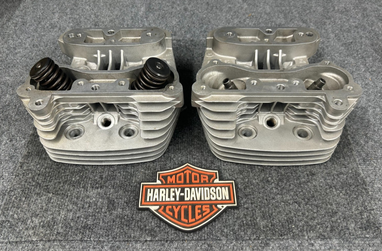 OEM HARLEY-DAVIDSON BIG TWIN EVO HEADS 16721-84C/16720-84B OEM HARLEY-DAVIDSON BIG TWIN EVO HEADS 16721-84C/16720-84B