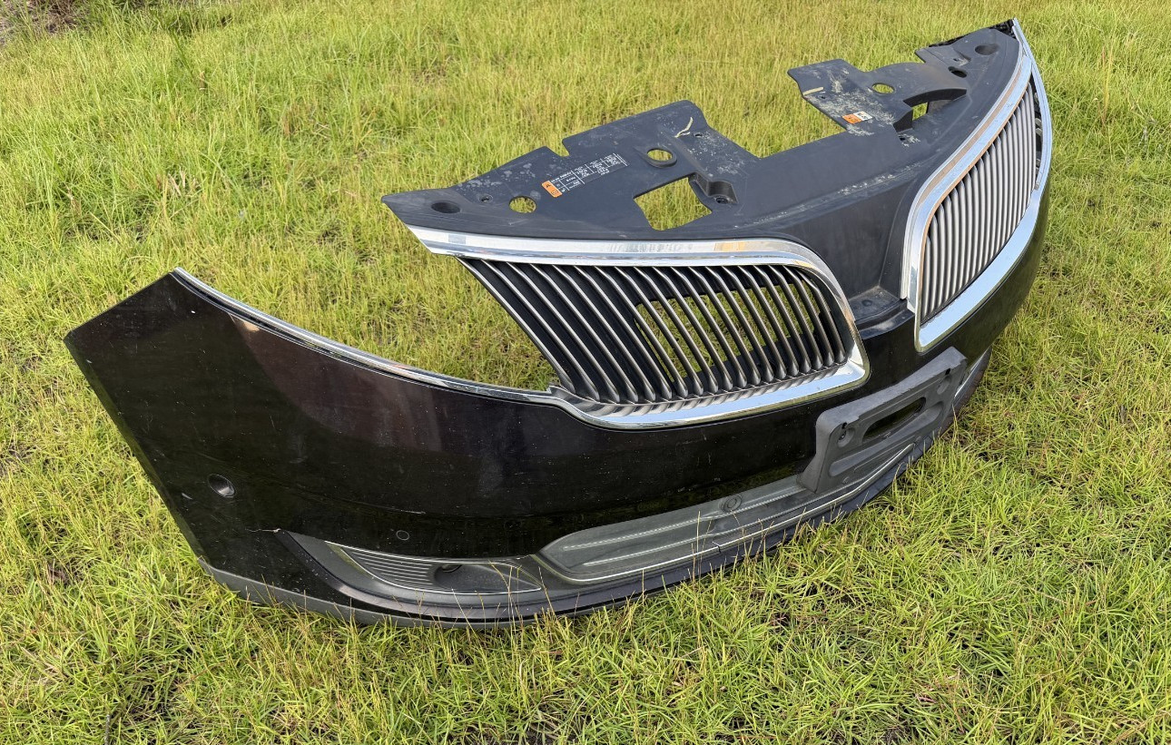 2013-2016 Lincoln MKS Front Bumper Cover Grille Assembly Brown J1 w Fog Parking