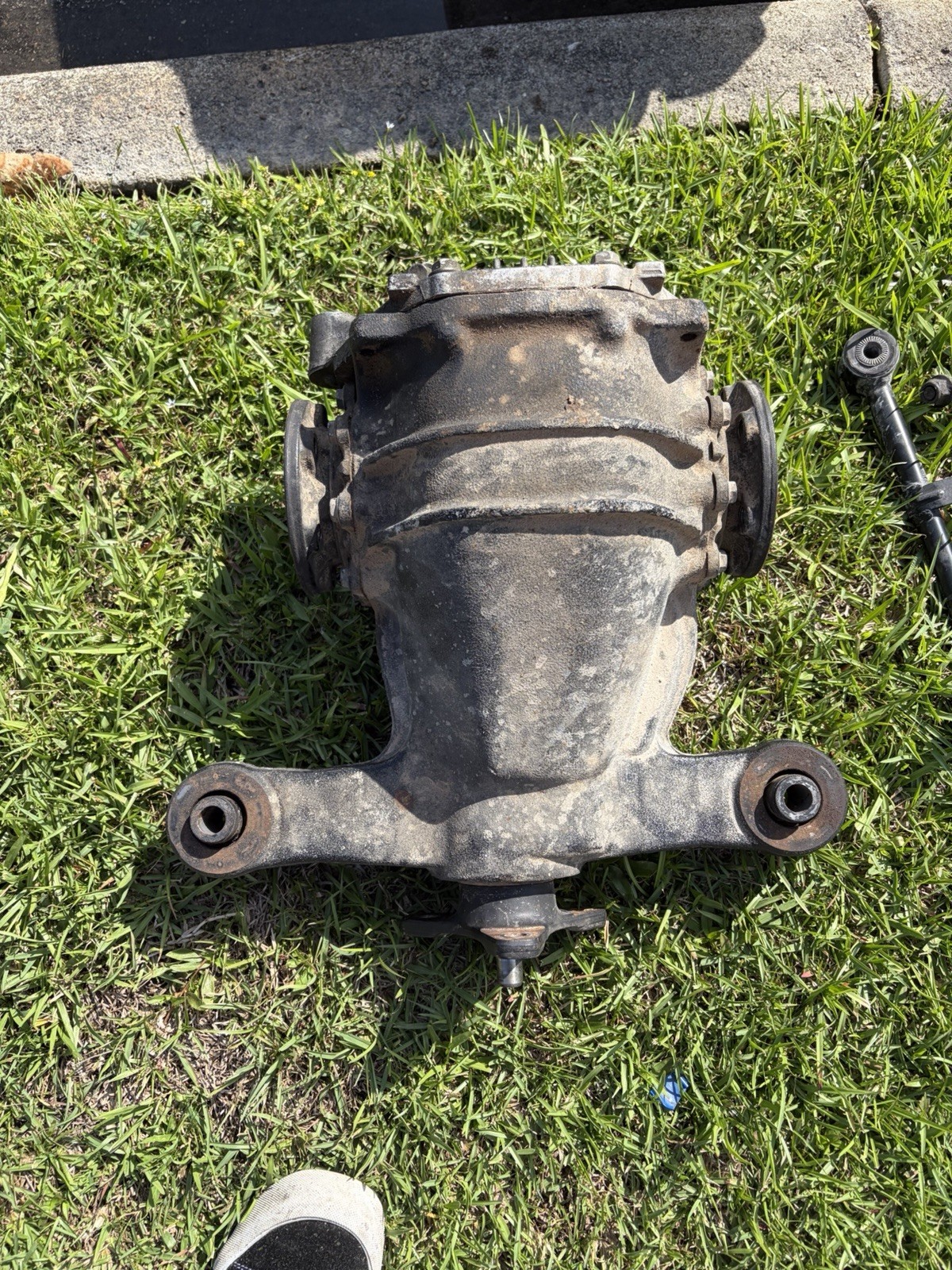 1998-2000 LEXUS LS 400 A/T OPEN REAR DIFERENTIAL CARRIER 3.266 RATIO OEM 1998-2000 LEXUS LS 400 A/T OPEN REAR DIFERENTIAL CARRIER 3.266 RATIO OEM