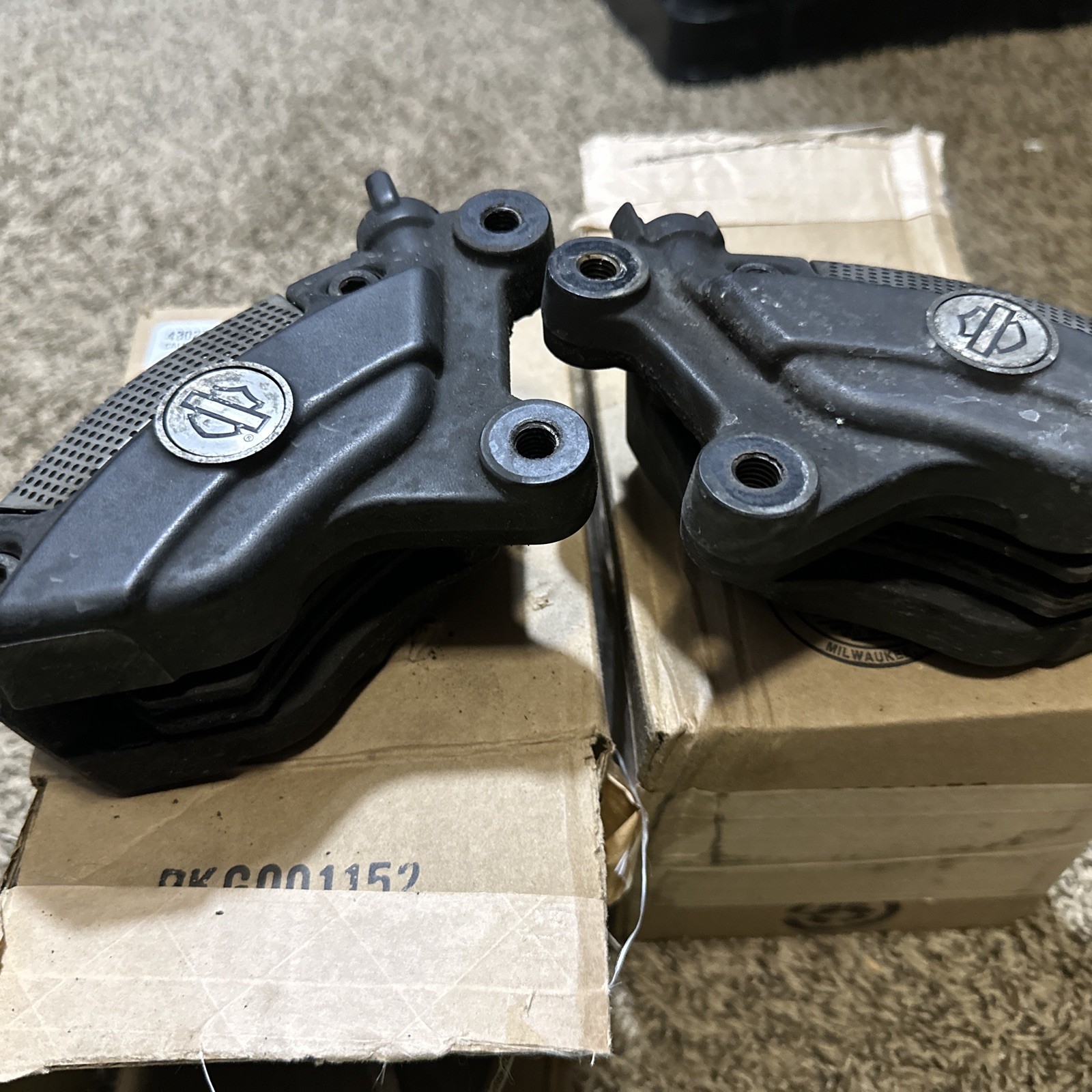 2018 HARLEY STREET GLIDE SPECIAL FRONT LEFT & RIGHT BRAKE CALIPERS SG49