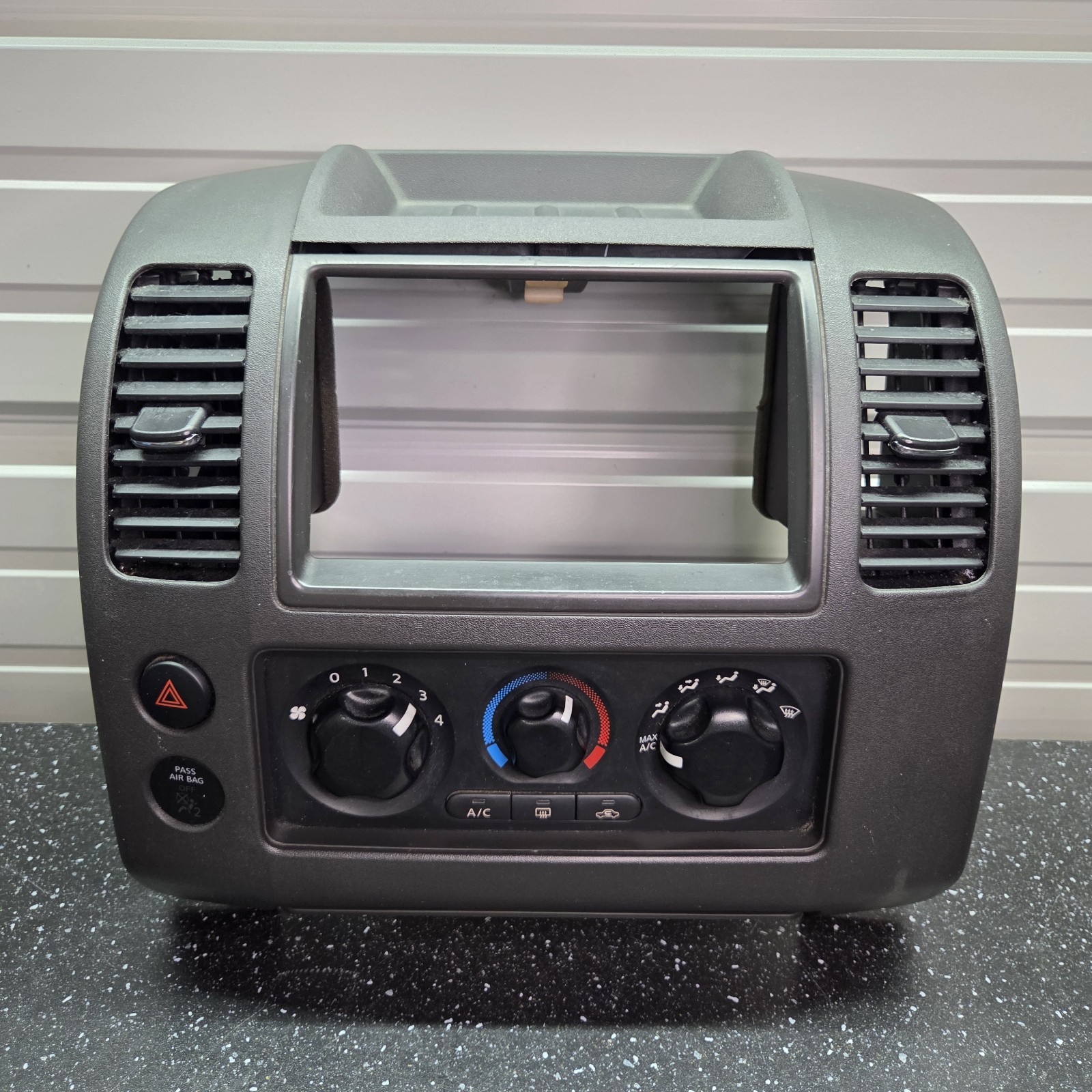 2005-2012 Nissan Pathfinder Frontier Xterra Dash Radio Vent Bezel Center Grey