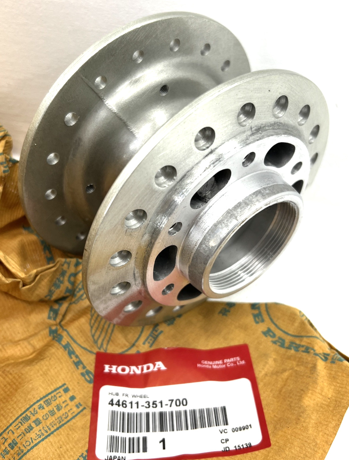 1974-76 Cb200, Cb200T Honda 44611-351-700 Vintage Motorcycle Front Wheel Hub OEM