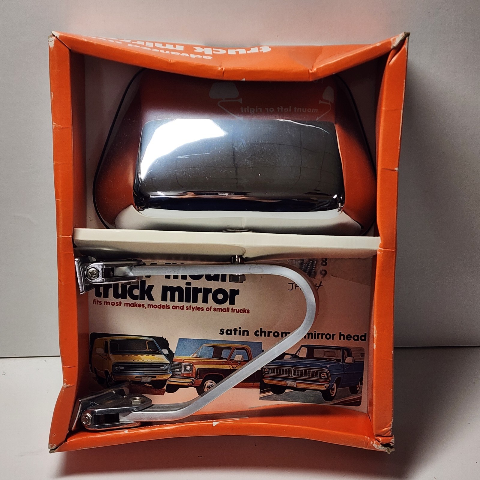 NOS VINTAGE ROBERK NO.709 ADVANCED STYLE LO-MOUNT LOW MOUNT TRUCK MIRROR NOS VINTAGE ROBERK NO.709 ADVANCED STYLE LO-MOUNT LOW MOUNT TRUCK MIRROR