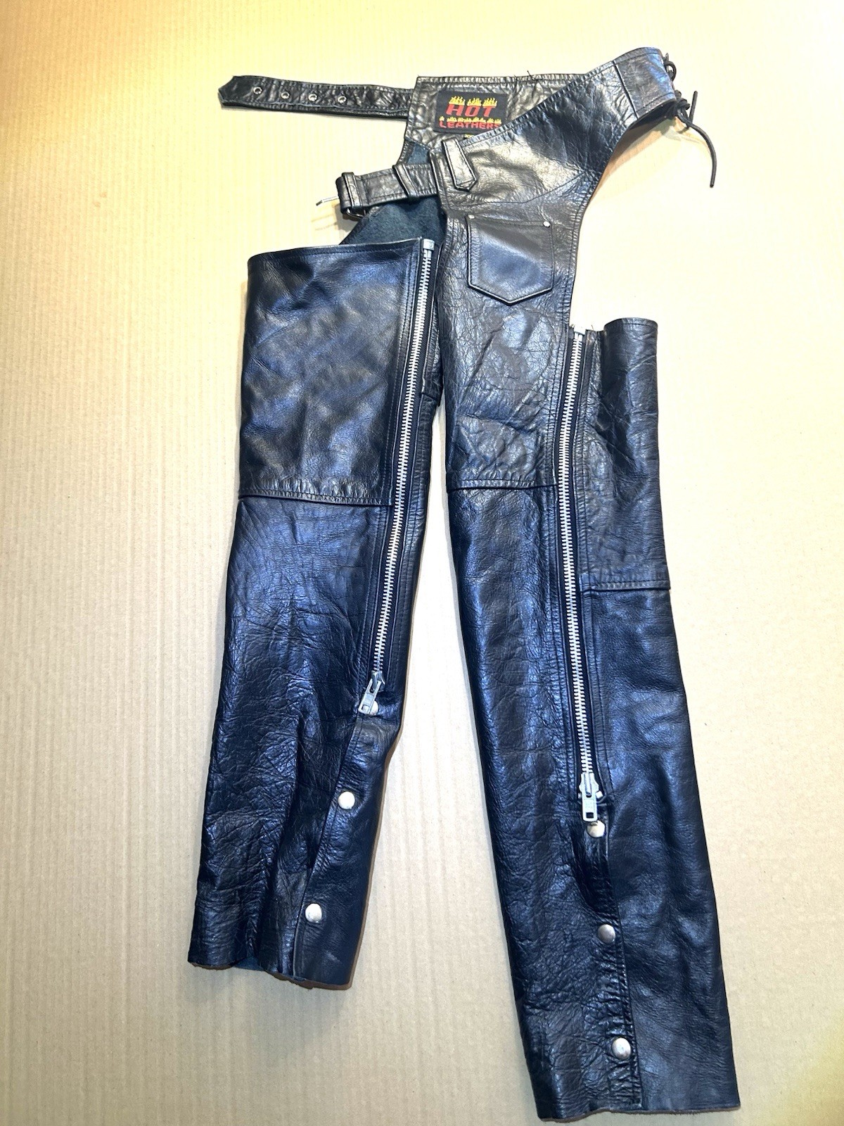 Women’s Hot Leather XXL Motorcycle Chaps. Black. Adjustable Belt. Zippers &Snaps Women’s Hot Leather XXL Motorcycle Chaps. Black. Adjustable Belt. Zippers &Snaps