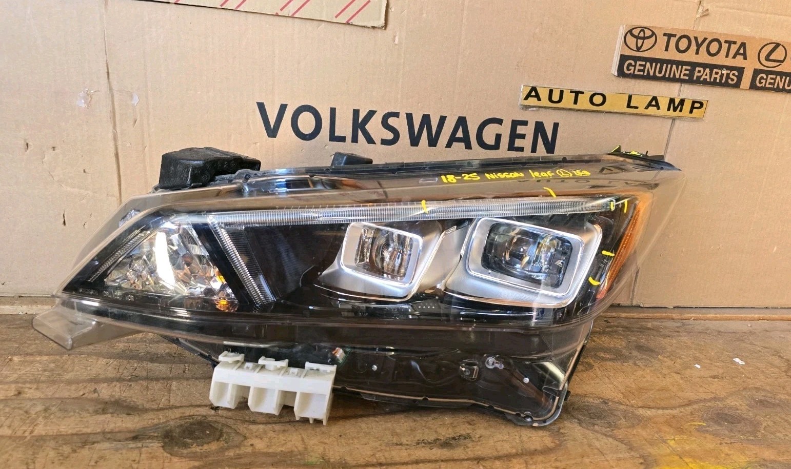 2018 - 2025 Nissan Leaf Left Led Headlight Used Oem 26060 5SA5B 2018 - 2025 Nissan Leaf Left Led Headlight Used Oem 26060 5SA5B