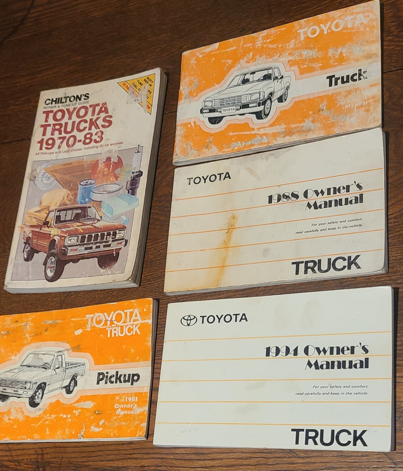 Lot Toyota Truck Manuals 81 85 88 94 Chiltons Toyota Truck Guide 1970-83 Lot Toyota Truck Manuals 81 85 88 94 Chiltons Toyota Truck Guide 1970-83