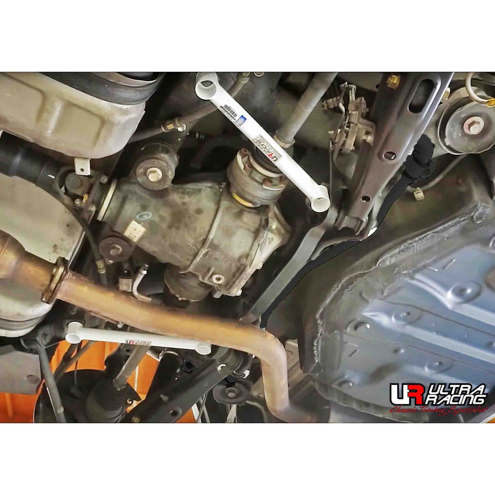 LEXUS IS 300 JCE10 1998–2005 ULTRA RACING 4 POINTS REAR LOWER SIED LATERAL BRACE