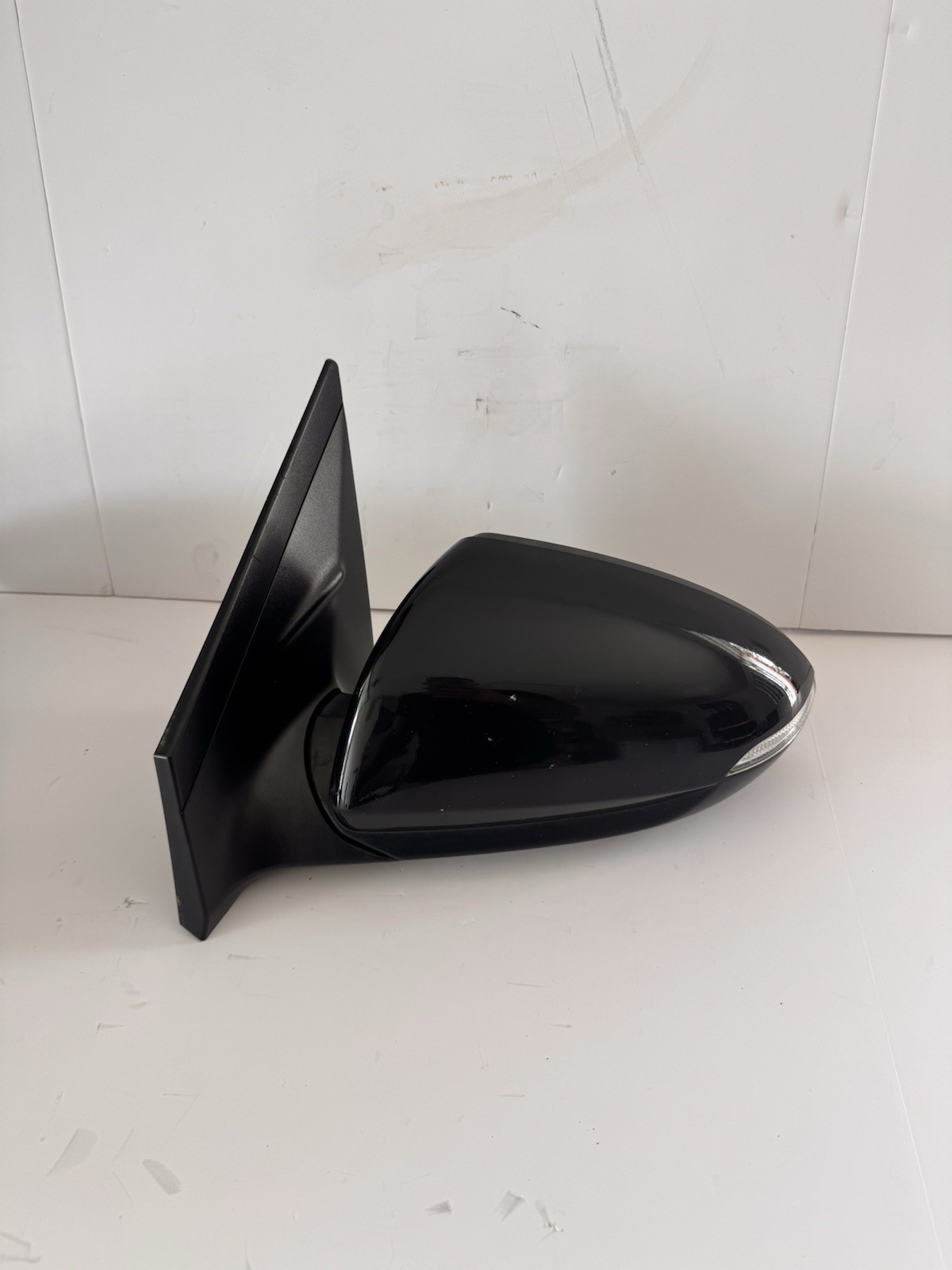 2017-2019 HYUNDAI IONIQ DRIVER SIDE POWER MIRROR WITH BLIND SPOT OEM GENUINE 2017-2019 HYUNDAI IONIQ DRIVER SIDE POWER MIRROR WITH BLIND SPOT OEM GENUINE
