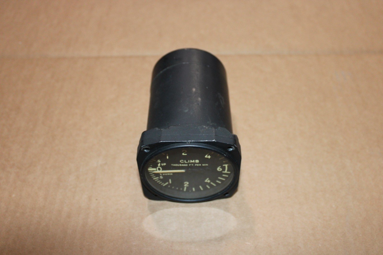 Bendix 1636-6A-A1 94-27967 Aircraft Vertical Speed Rate of Climb Indicator Bendix 1636-6A-A1 94-27967 Aircraft Vertical Speed Rate of Climb Indicator