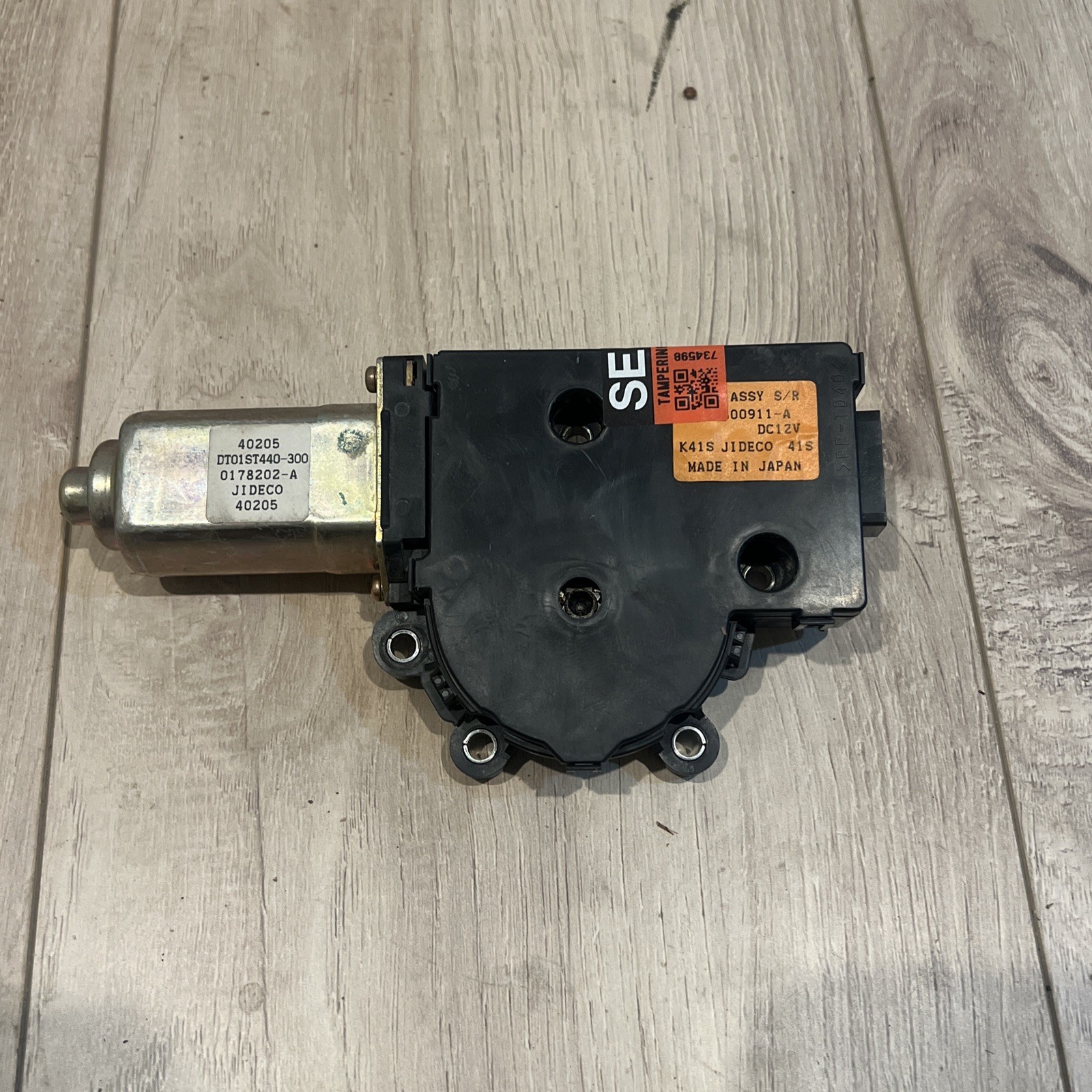 2004-2008 Nissan 350Z Convertible Roof Top 5th Bow Control Motor Assembly OEM 2004-2008 Nissan 350Z Convertible Roof Top 5th Bow Control Motor Assembly OEM