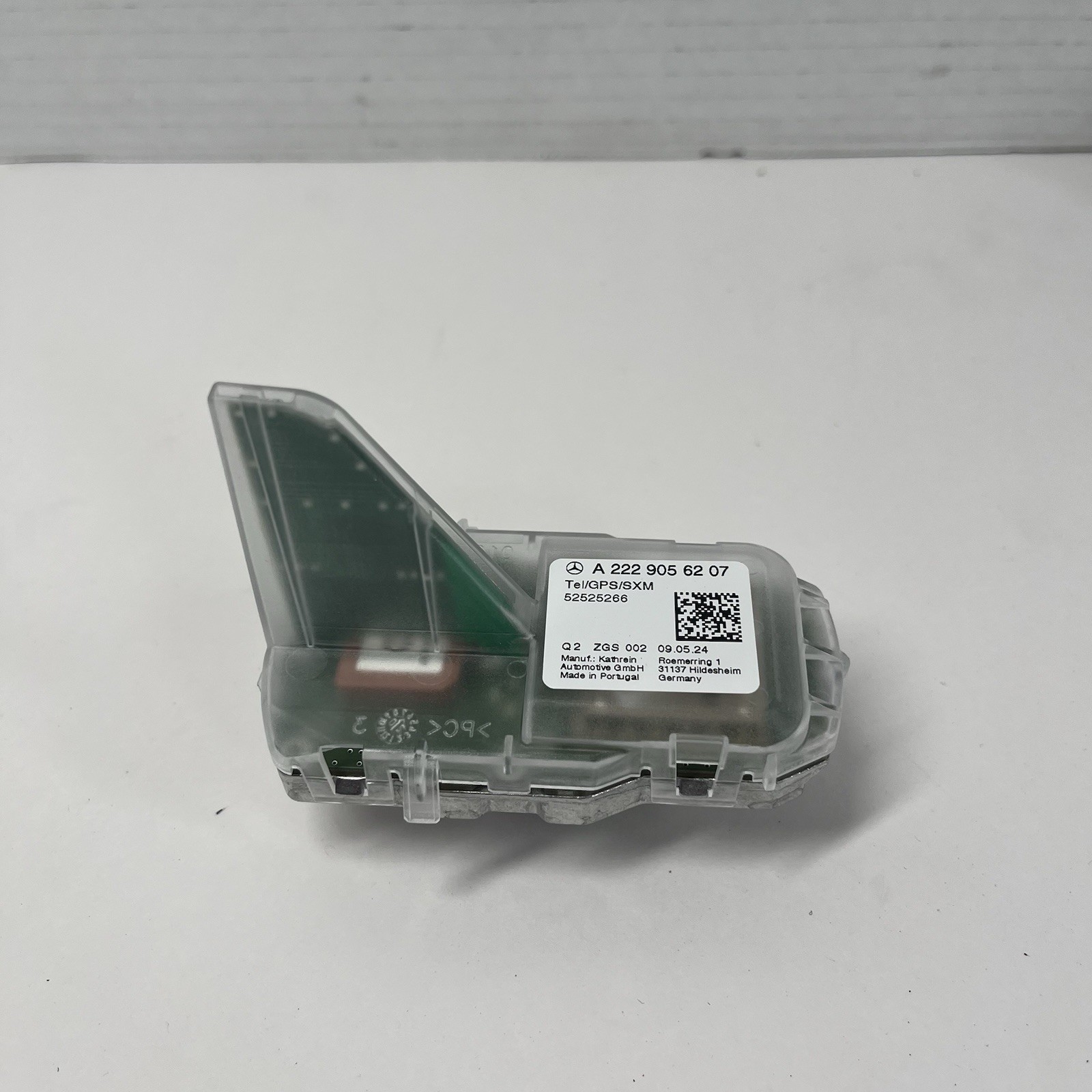 NEW 2014 - 2023 MERCEDES-BENZ CLA250 SATELLITE ANTENNA 222-905-62-07-64 OEM