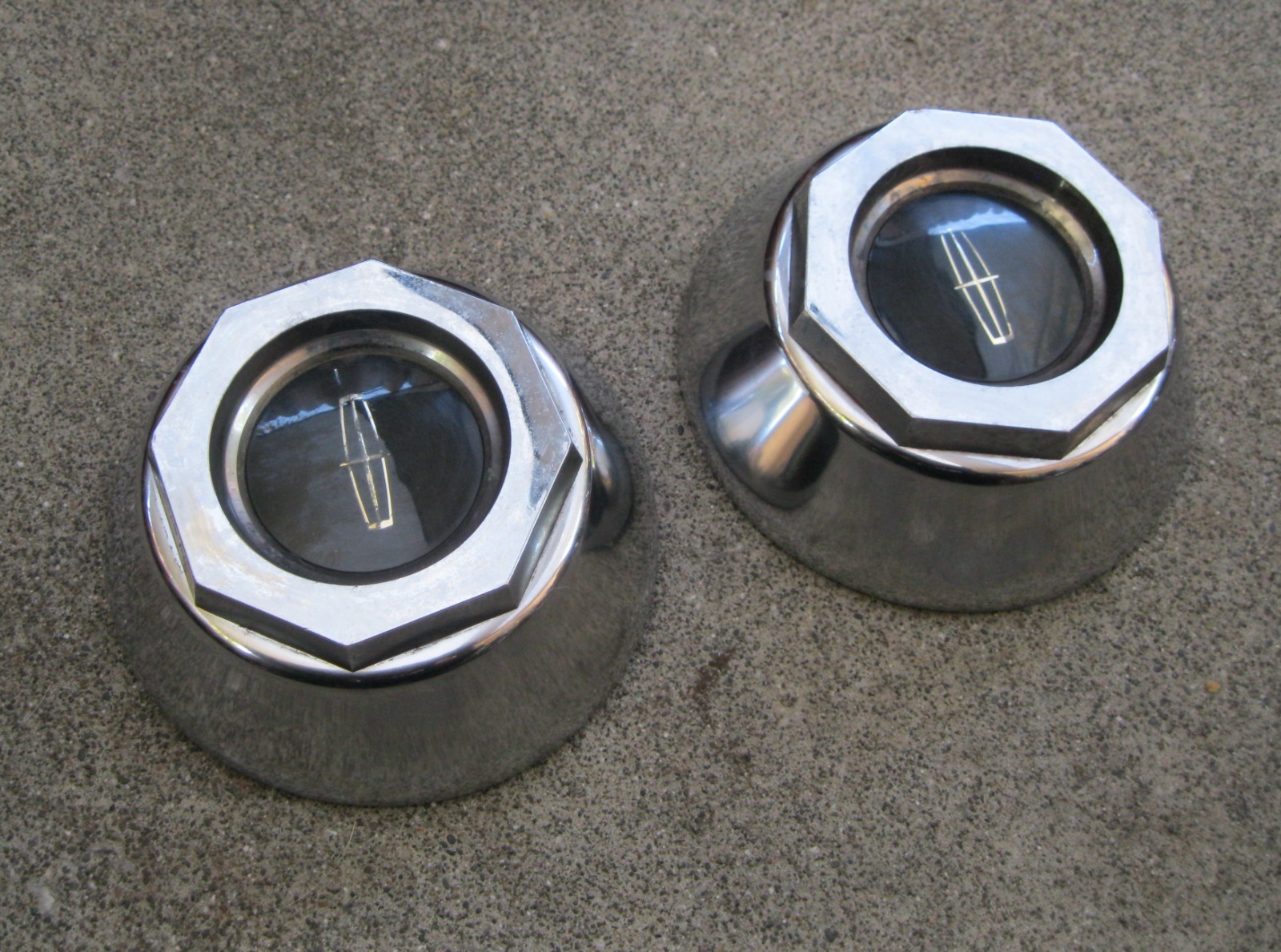 1980-1989 Lincoln Town Car OEM Chrome Center Cap Set of 2 7 1980-1989 Lincoln Town Car OEM Chrome Center Cap Set of 2 7