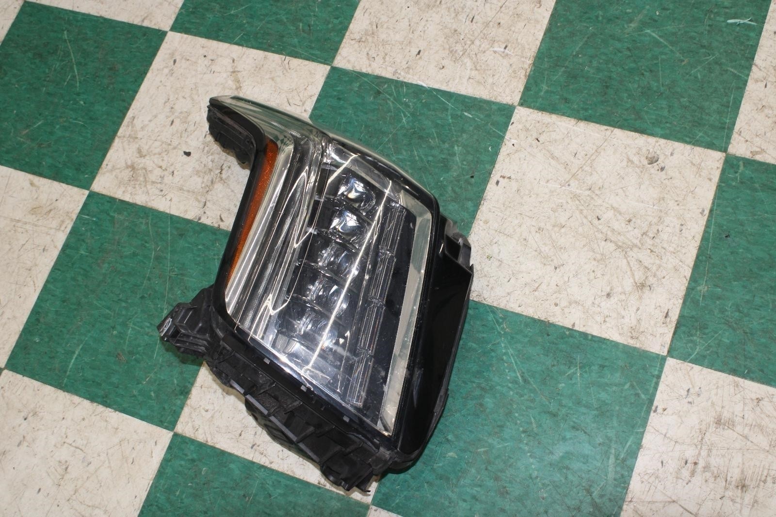 ⚠️DMG⚠️ 15-20 Escalade ESV Passenger Side Right RH Headlight Headlamp Lamp OEM