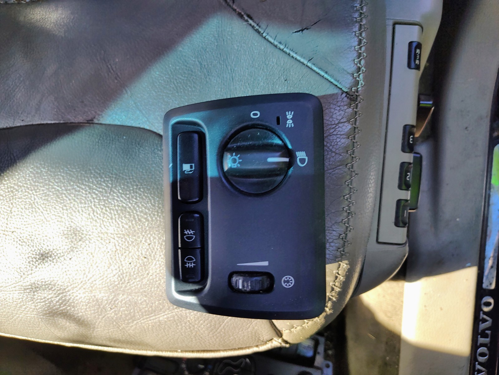2004-2007 Volvo XC70 Headlight Switch Assembly Tested 2004-2007 Volvo XC70 Headlight Switch Assembly Tested