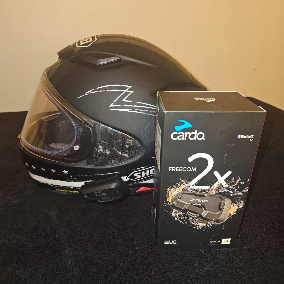 Shoei Rf-1400 with Cardo Motorcycle Helmet Shoei Rf-1400 with Cardo Motorcycle Helmet