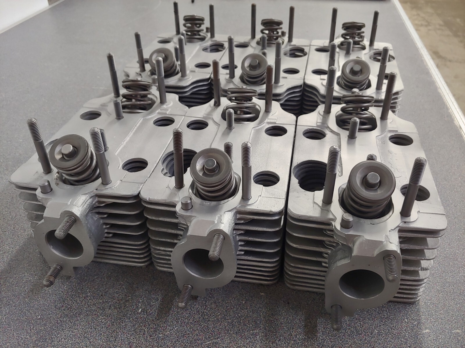 SET OF 6 VERY NICE USED ORIGINAL PORSCHE 901 911 2.0 CYLINDER HEADS K1819b 11/66