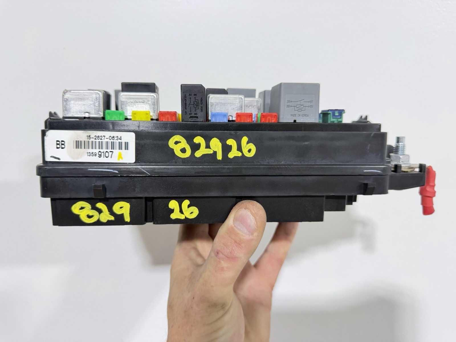 2008-2011 Buick Lucerne Cadillac DTS Fuse Box Under Rear Seat 13599107 OEM 2008-2011 Buick Lucerne Cadillac DTS Fuse Box Under Rear Seat 13599107 OEM