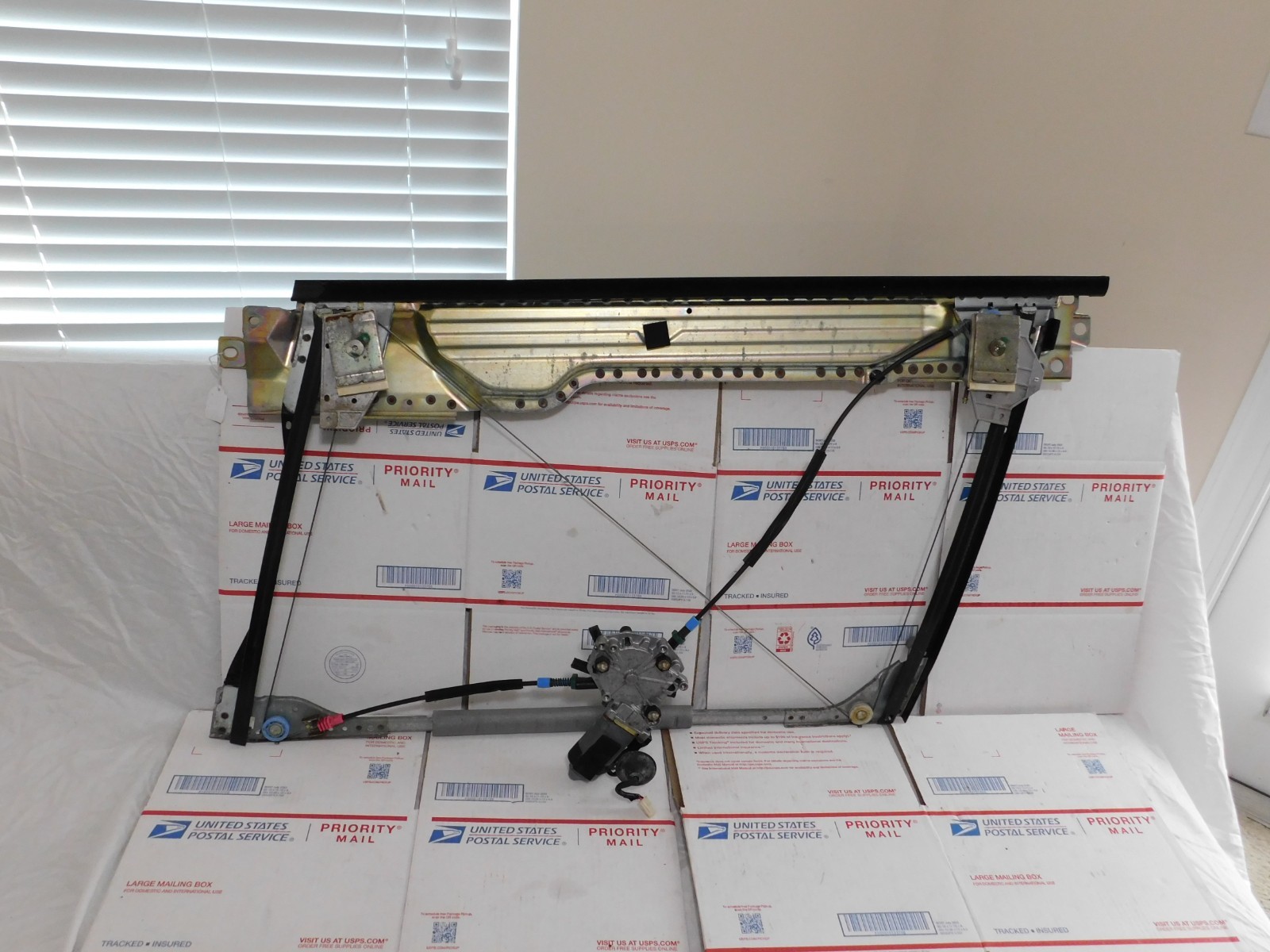 1998-2004 VOLVO C70 CONVERTIBLE FRONT DRIVER LH WINDOW REGULATOR MOTOR OEM 1998-2004 VOLVO C70 CONVERTIBLE FRONT DRIVER LH WINDOW REGULATOR MOTOR OEM