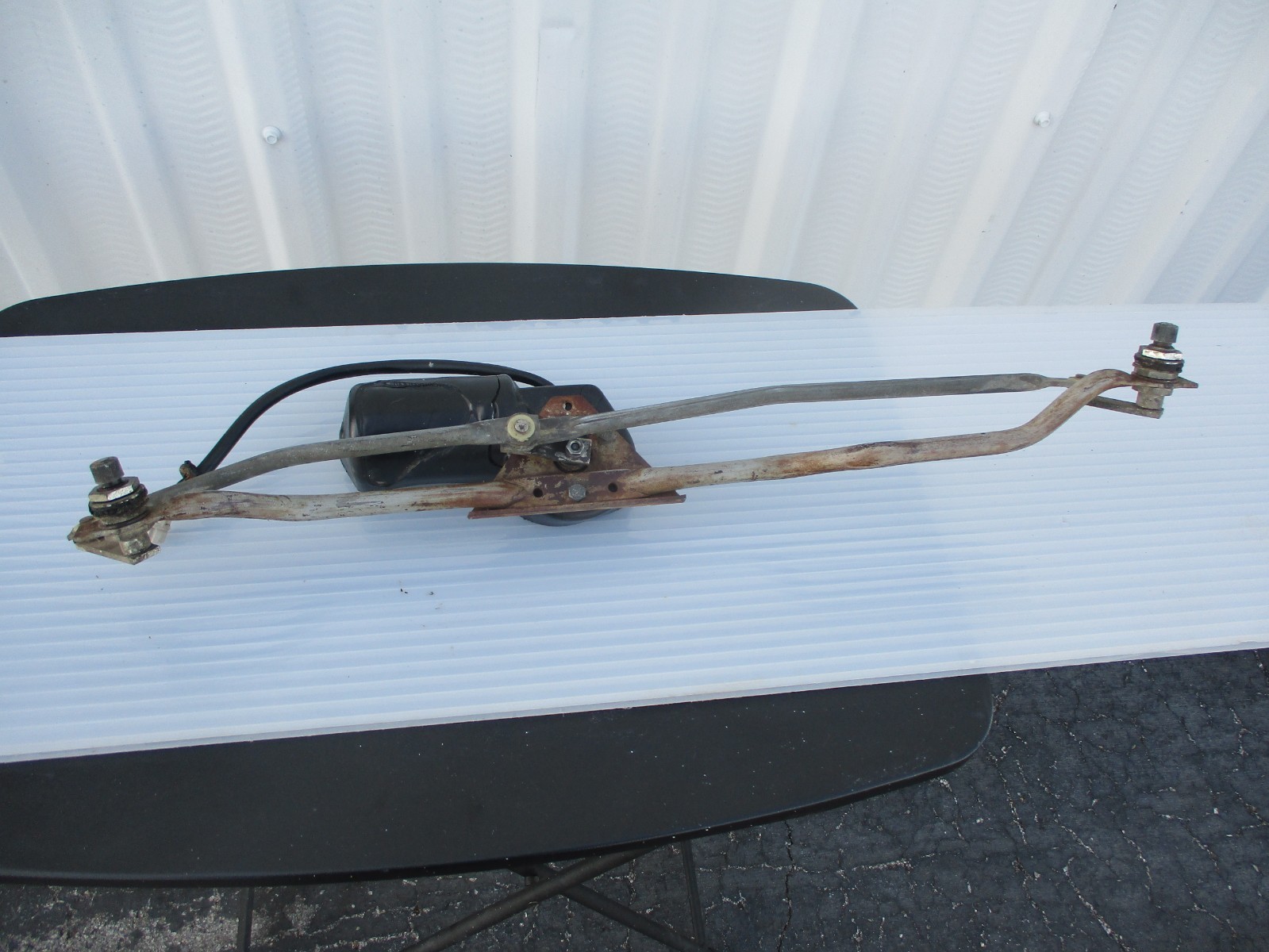 BMW 2002 tii E10 - Windshield Wiper Motor Assembly - Tested -Fits 1600 2002 BMW BMW 2002 tii E10 - Windshield Wiper Motor Assembly - Tested -Fits 1600 2002 BMW