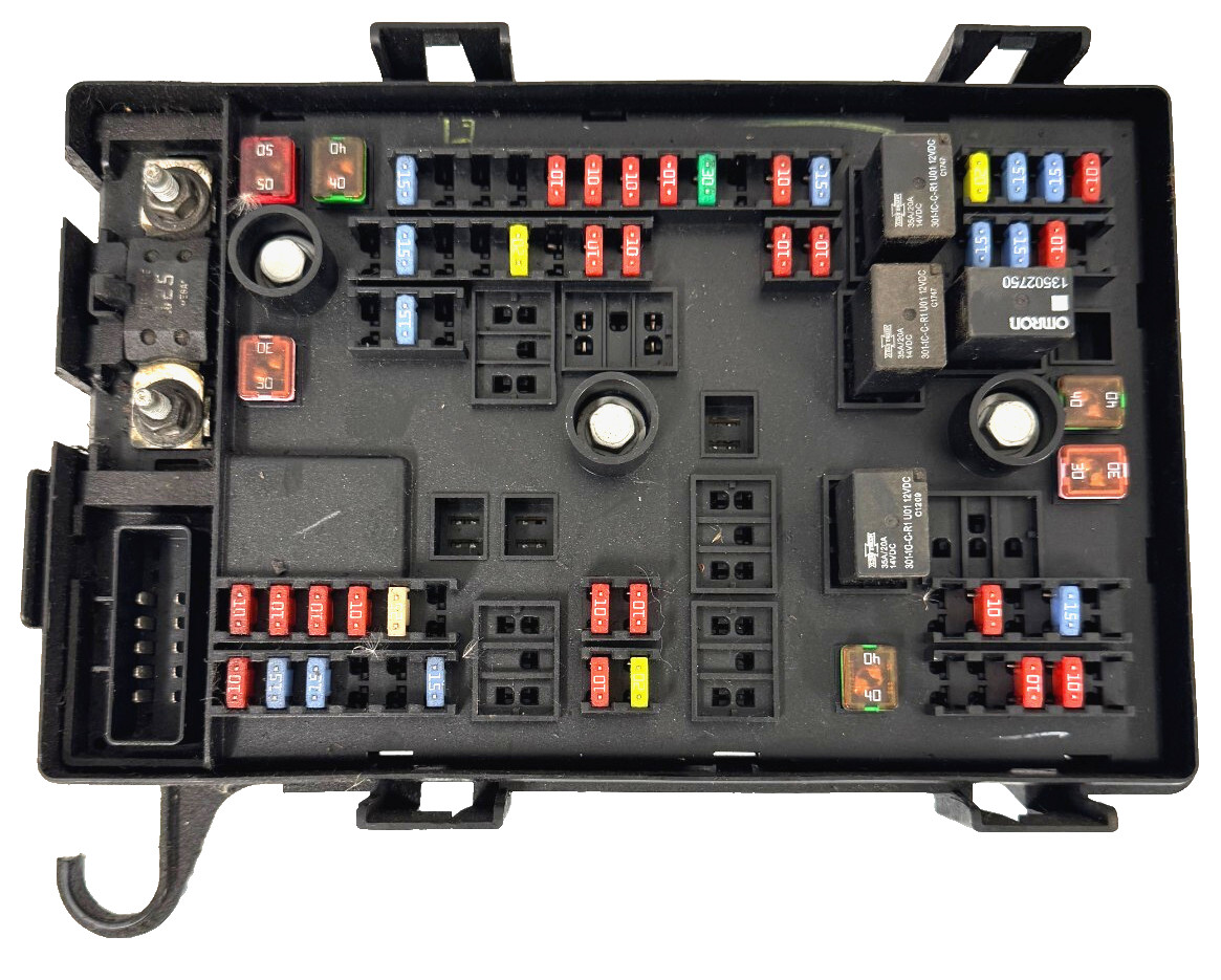 2010 2011 Chevy Express GMC Savana Accessory Fuse Box 22786561  6.6L Diesel OEM