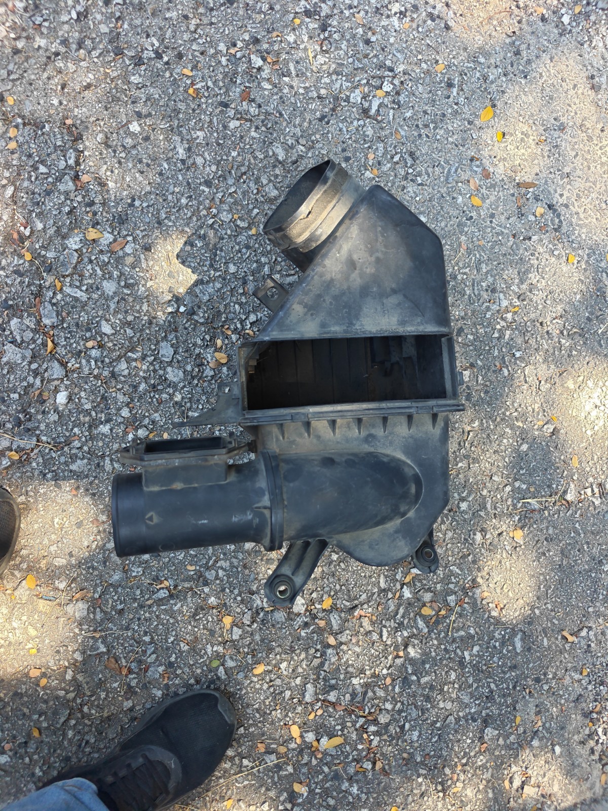 01-05 LEXUS GS300 AIR INTAKE FILTER CLEANER BOX HOUSING AIRBOX MAF OEM 01-05 LEXUS GS300 AIR INTAKE FILTER CLEANER BOX HOUSING AIRBOX MAF OEM