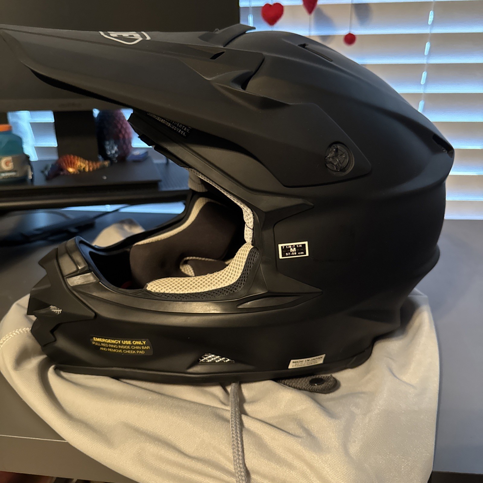 SHOEI VFX-W Solid Matte Black Medium M 7 1/8-7 1/4 Motocross Off-Road Helmet EUC SHOEI VFX-W Solid Matte Black Medium M 7 1/8-7 1/4 Motocross Off-Road Helmet EUC