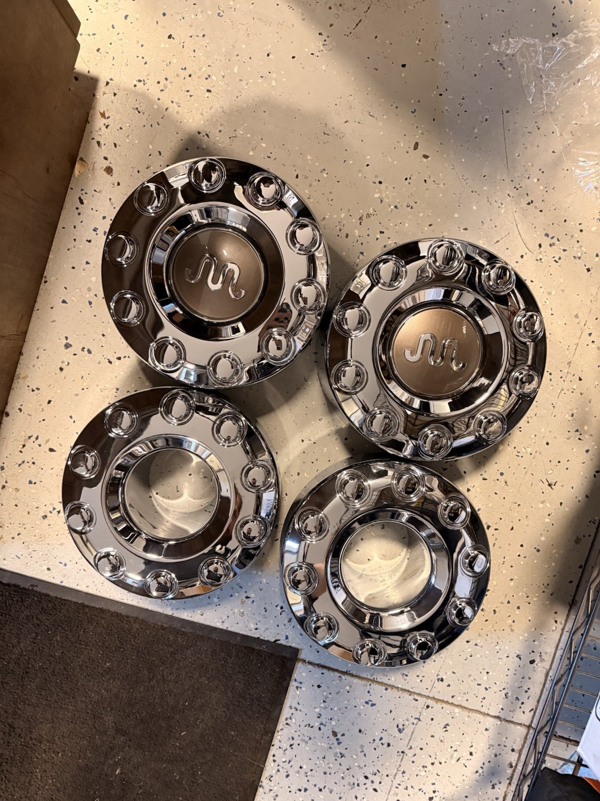 OEM Set of 4 Chrome 2017-2026 F450/F550 Fwd Center Caps OEM Set of 4 Chrome 2017-2026 F450/F550 Fwd Center Caps