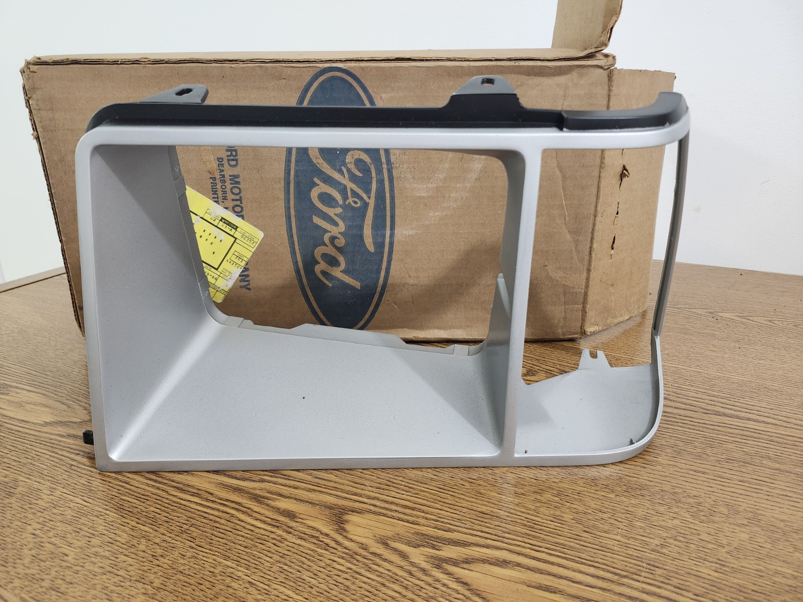 NOS 1981 FORD ESCORT LH HEADLAMP DOOR TRIM BEZEL OEM E1FZ13064h NOS 1981 FORD ESCORT LH HEADLAMP DOOR TRIM BEZEL OEM E1FZ13064h
