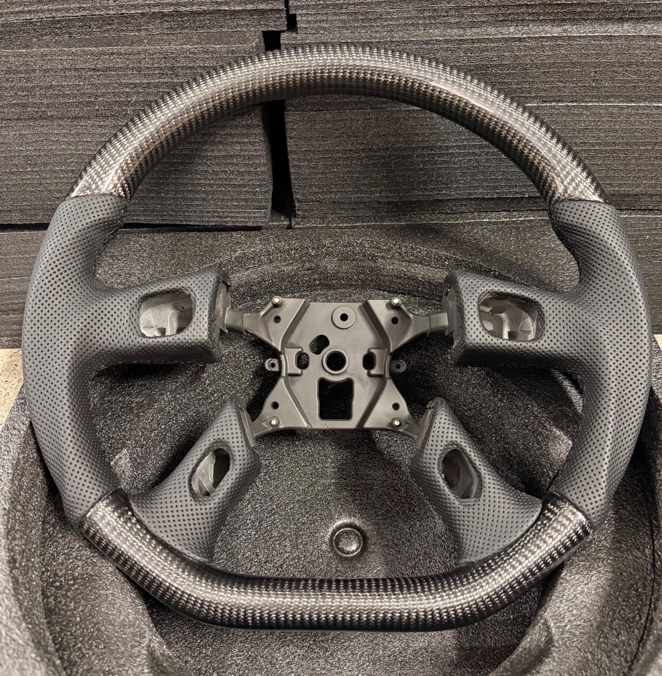 Carbon fiber Steering Wheel 2003-2006 Sierra Tahoe Silverado Trailblazer Carbon fiber Steering Wheel 2003-2006 Sierra Tahoe Silverado Trailblazer