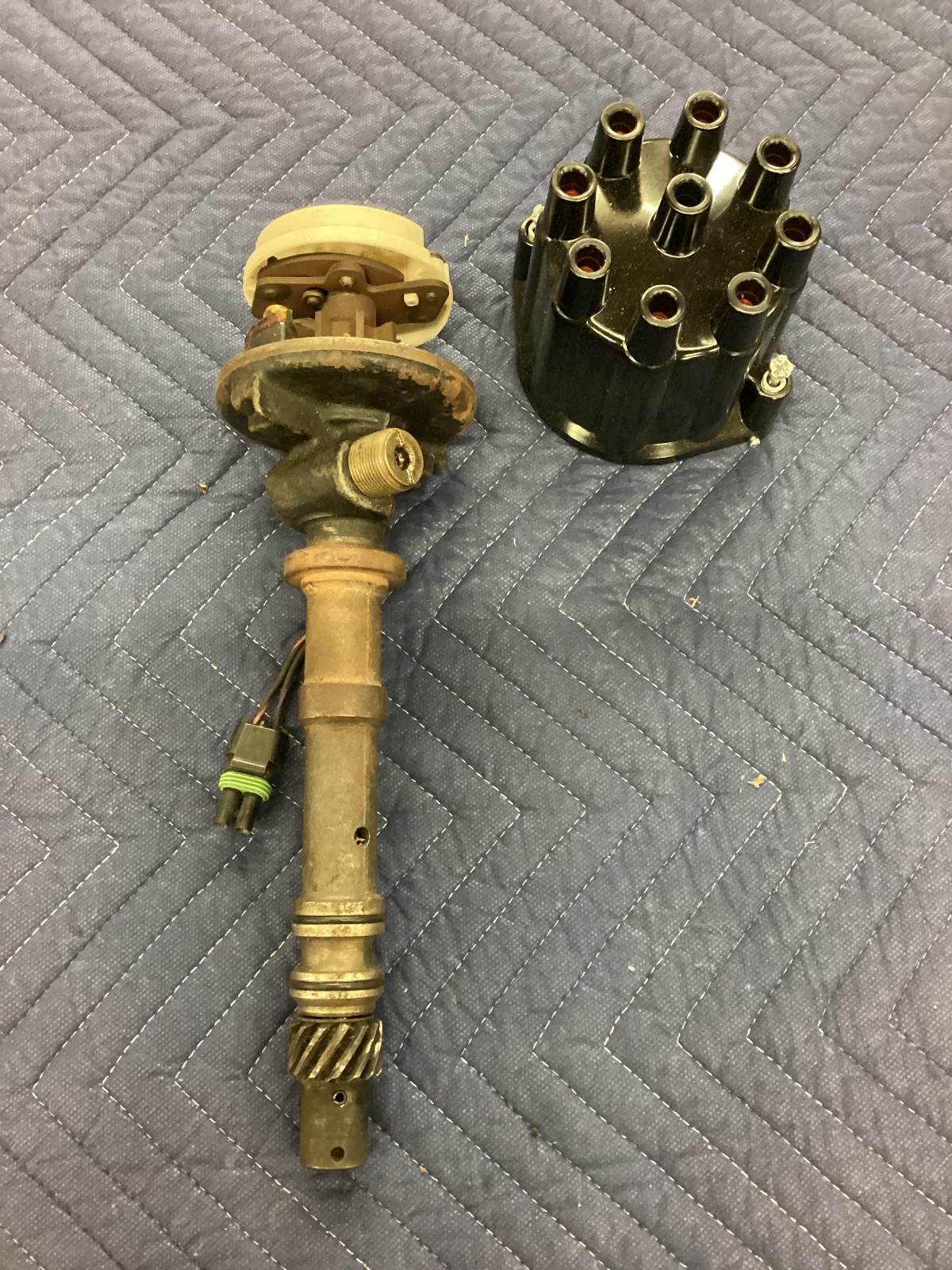 Original 63-74 Corvette Chevy Tach Drive Distributor w/ Electronic Ignition Original 63-74 Corvette Chevy Tach Drive Distributor w/ Electronic Ignition