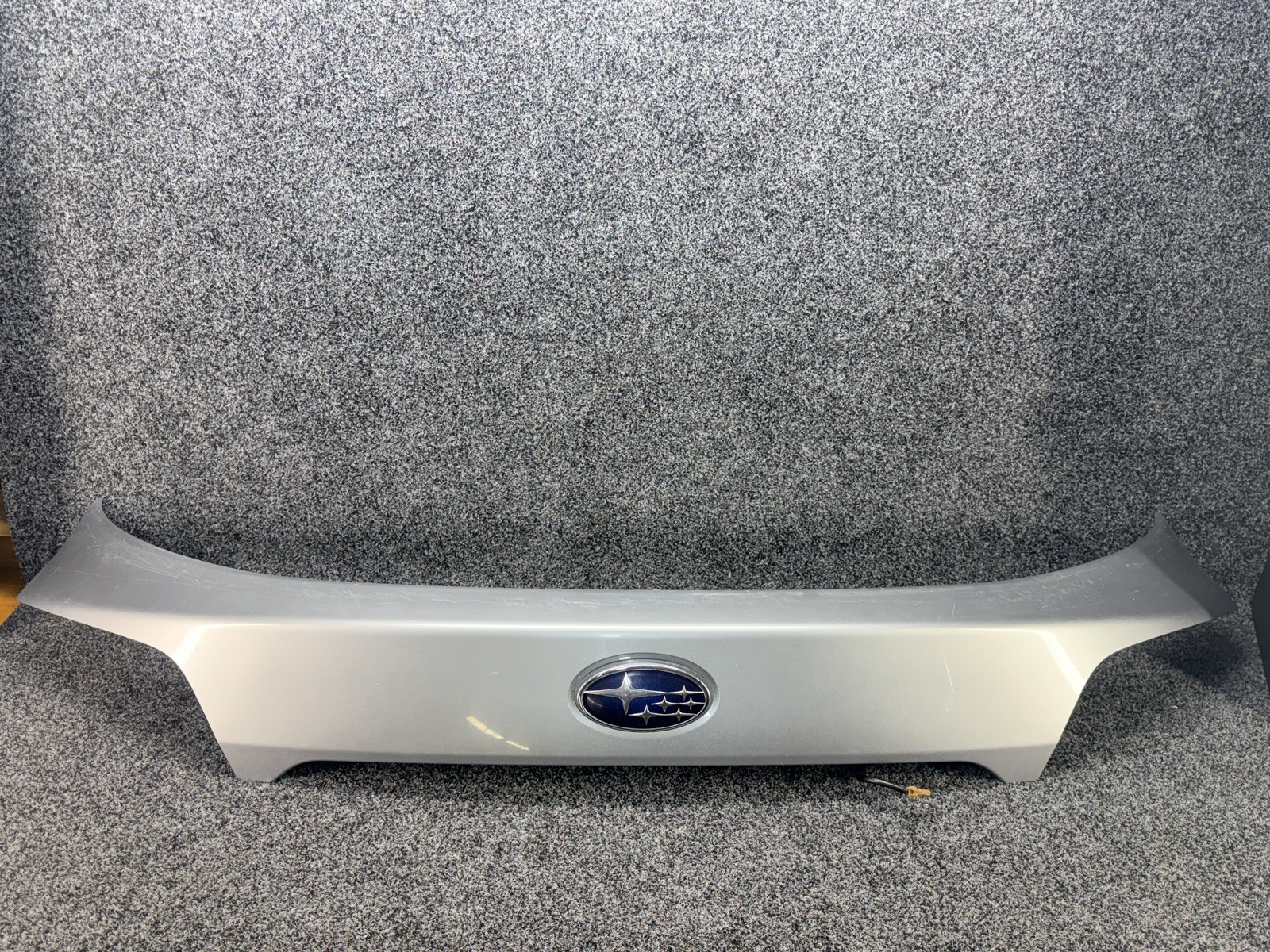 2015 2016 2017 2018 2019 Subaru Outback Rear Trunk Lid Finish Panel SILVER 2015 2016 2017 2018 2019 Subaru Outback Rear Trunk Lid Finish Panel SILVER